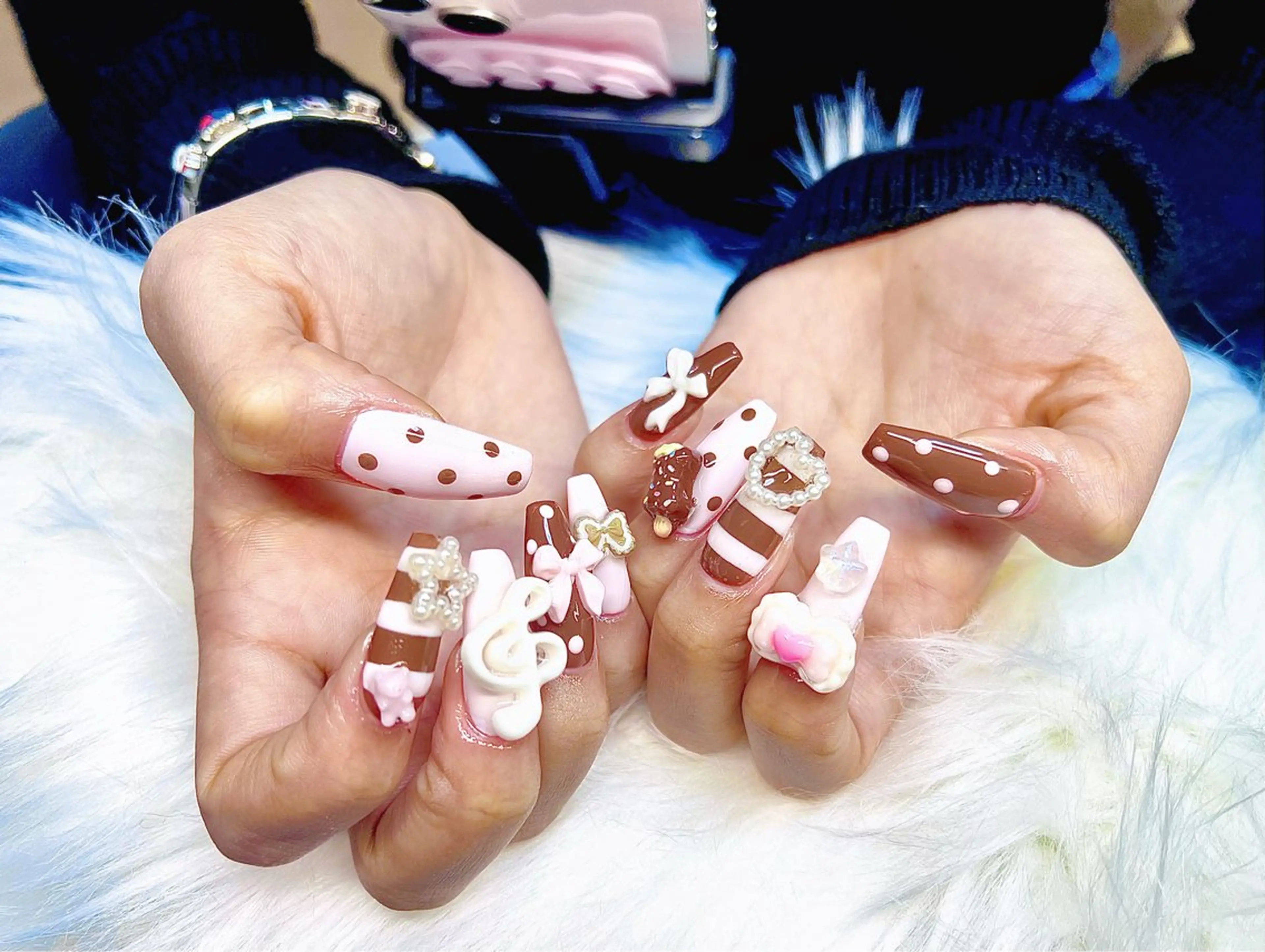 ネイル ハンドネイル ダン ゴーゴックビックのネイルデザイン