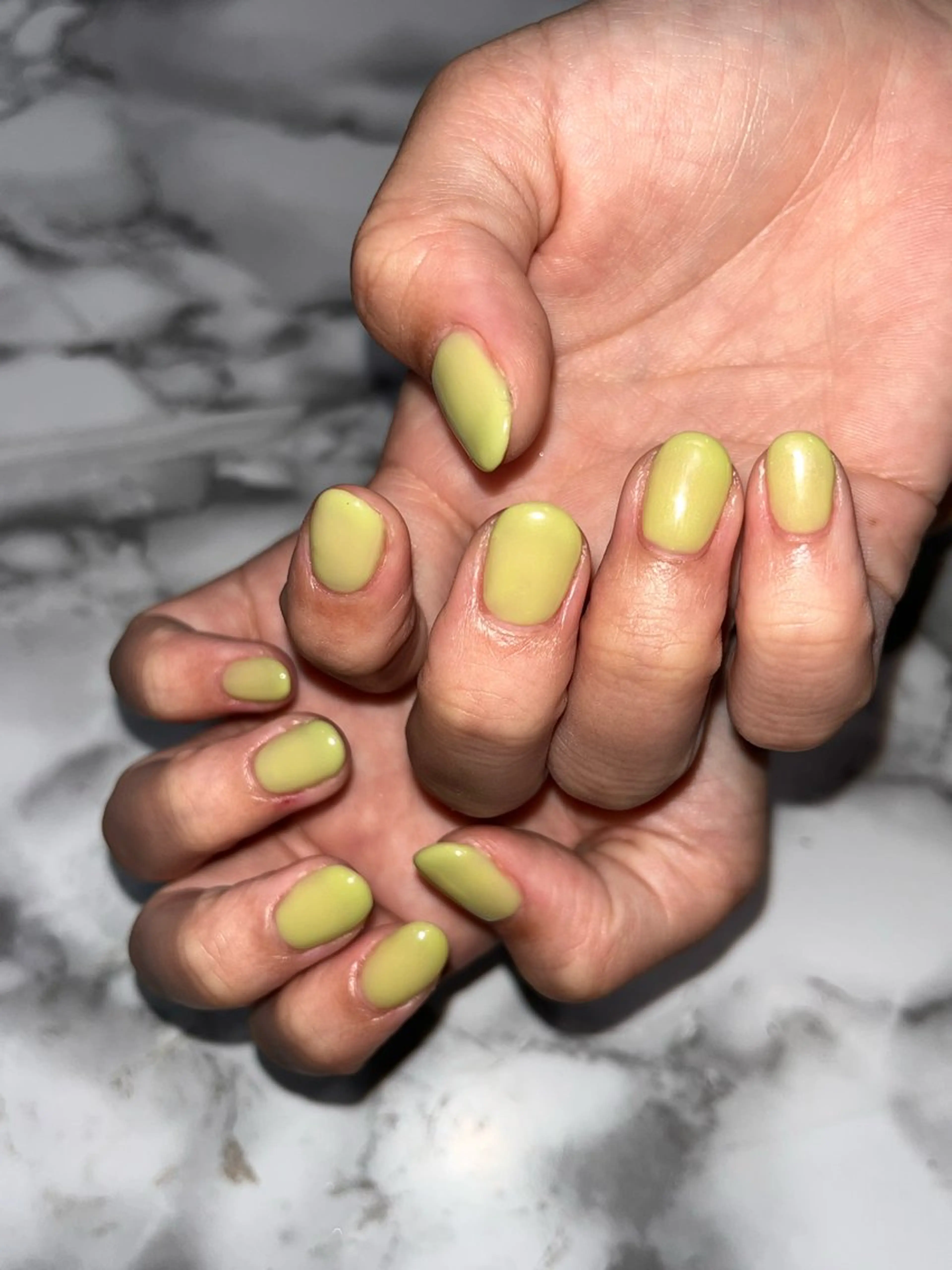 ネイル グリーン シンプルネイル オタク美容師🛍/ 酸性ストレート/艶髪のヘアスタイル