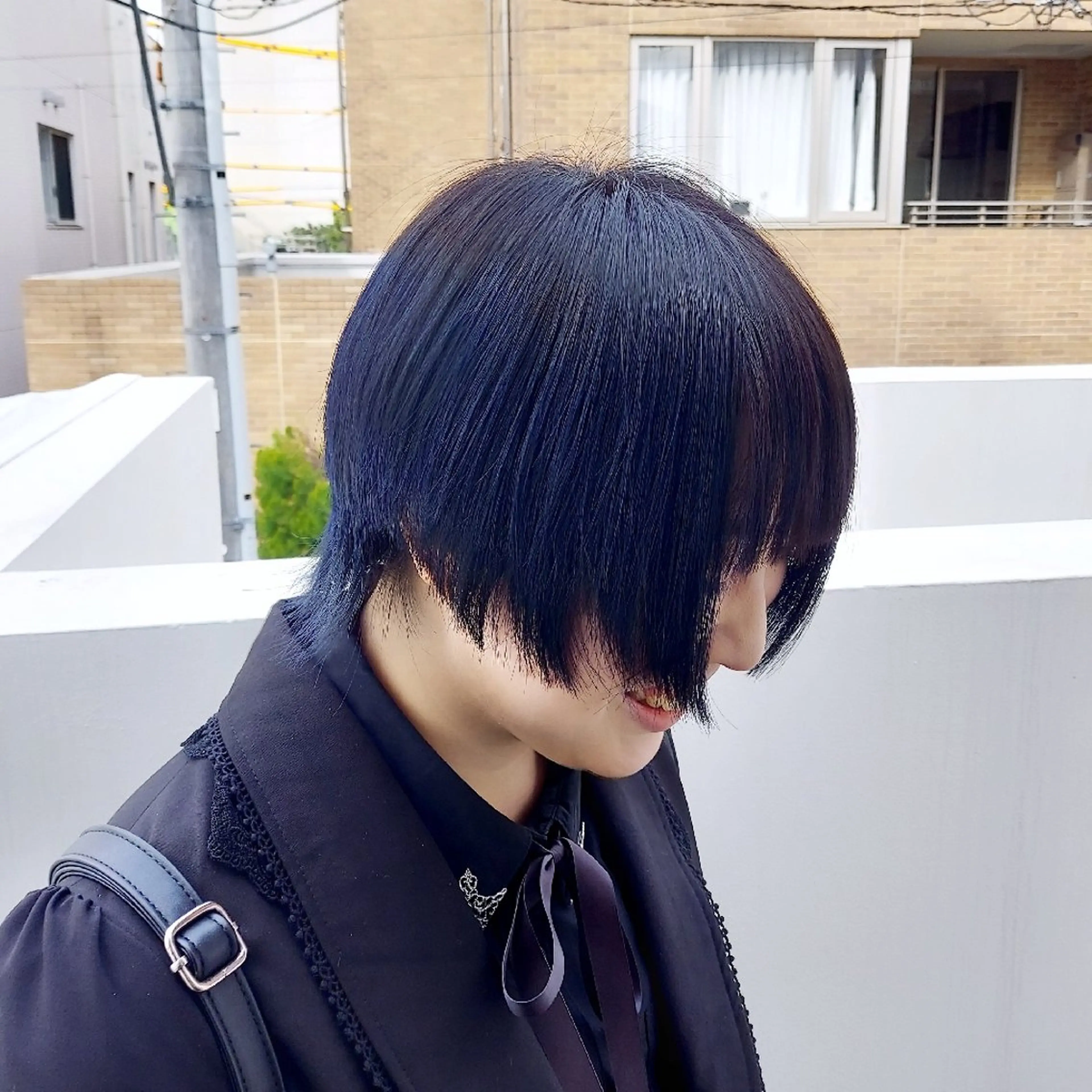 ショート カラー ブリーチ ネイビーカラー 樋口 千尋のヘアスタイル