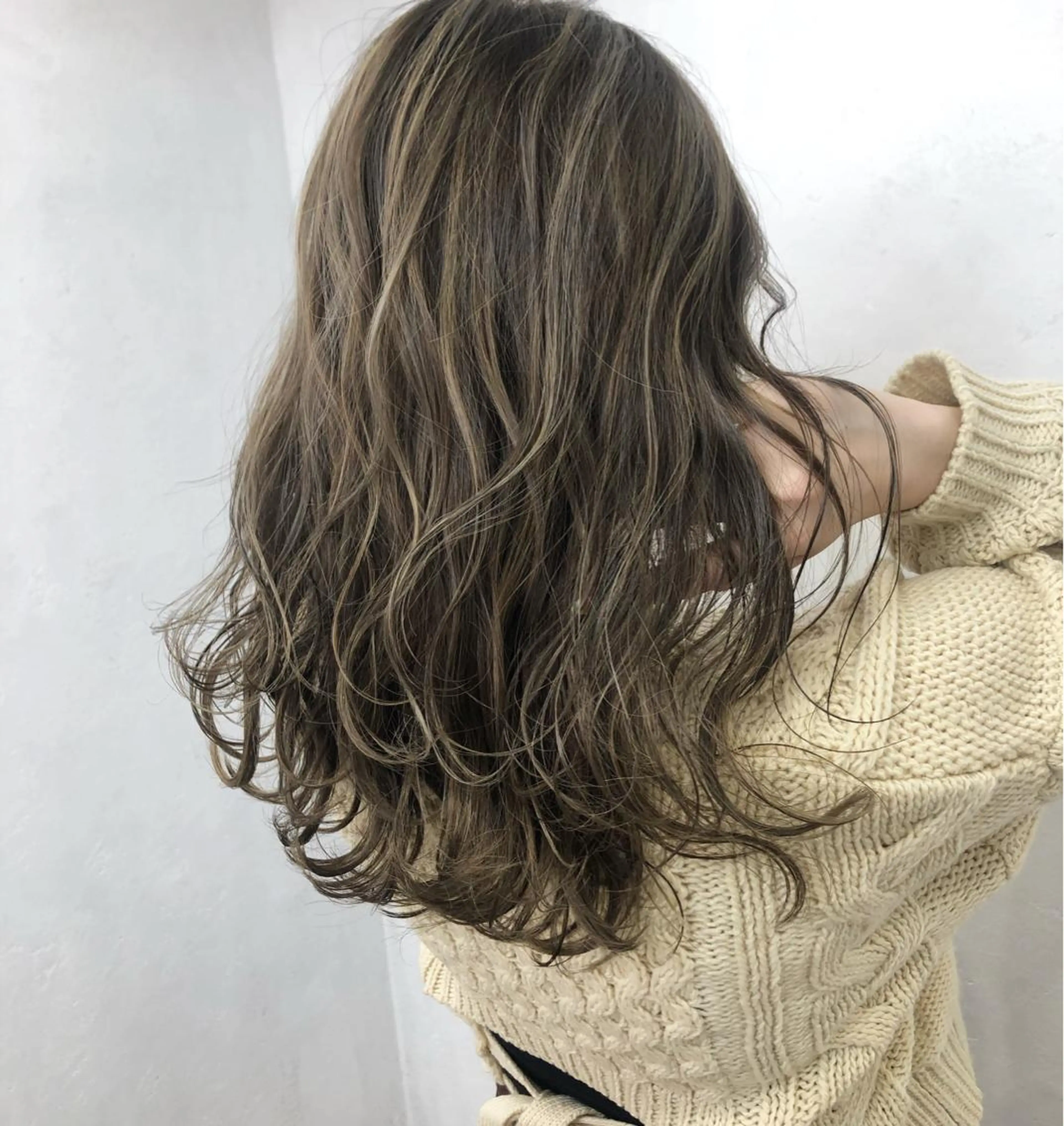 セミロング カラー ヘアカラー トリートメント ブリーチカラーレイヤ ーカット🦋annaのヘアスタイル