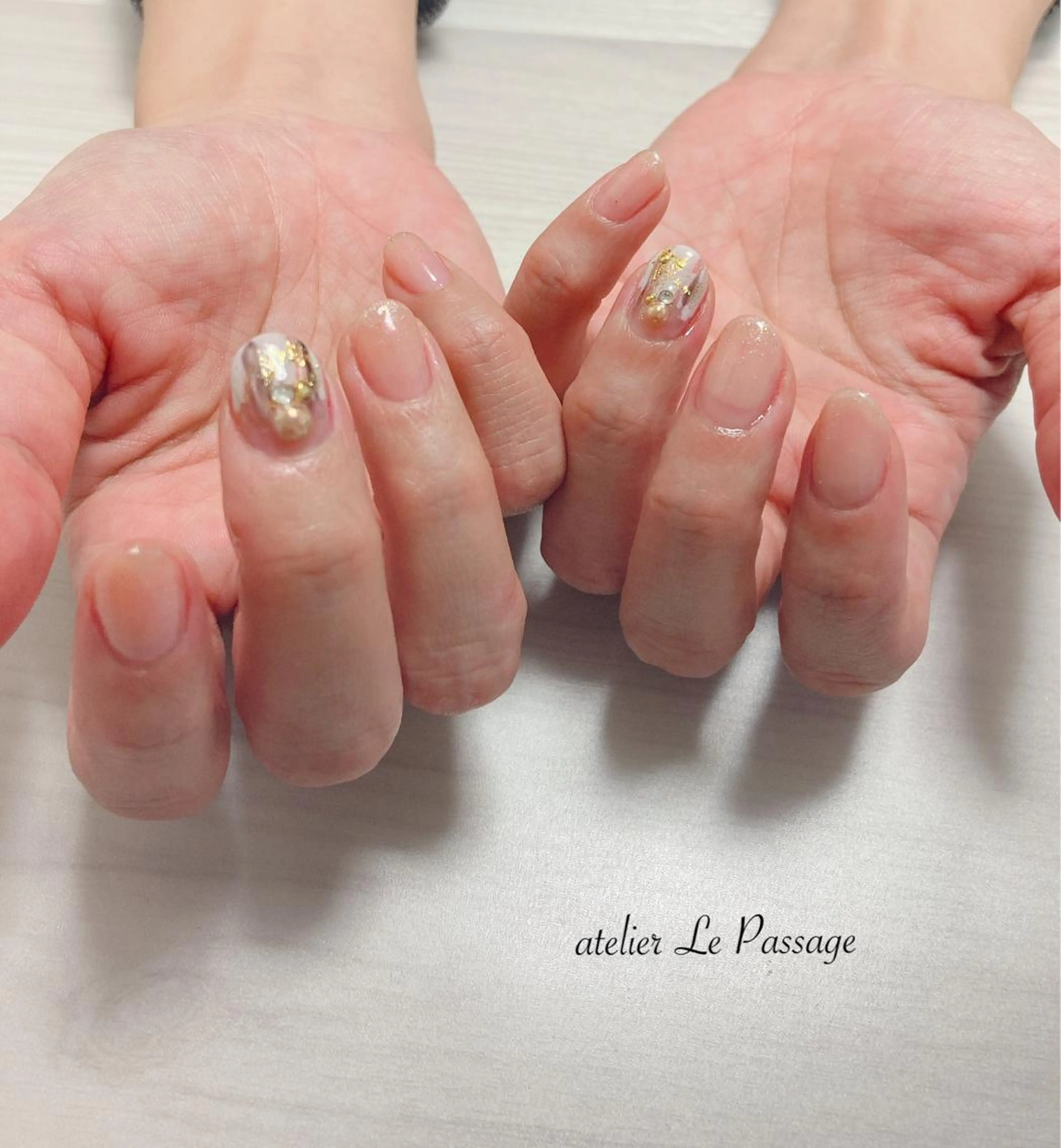 ネイル ジェルネイル キラキラネイル ニュアンスネイル オフィスネイル ワンカラーネイル Atelier Le Passage所属・h nakatsukaのネイルデザイン