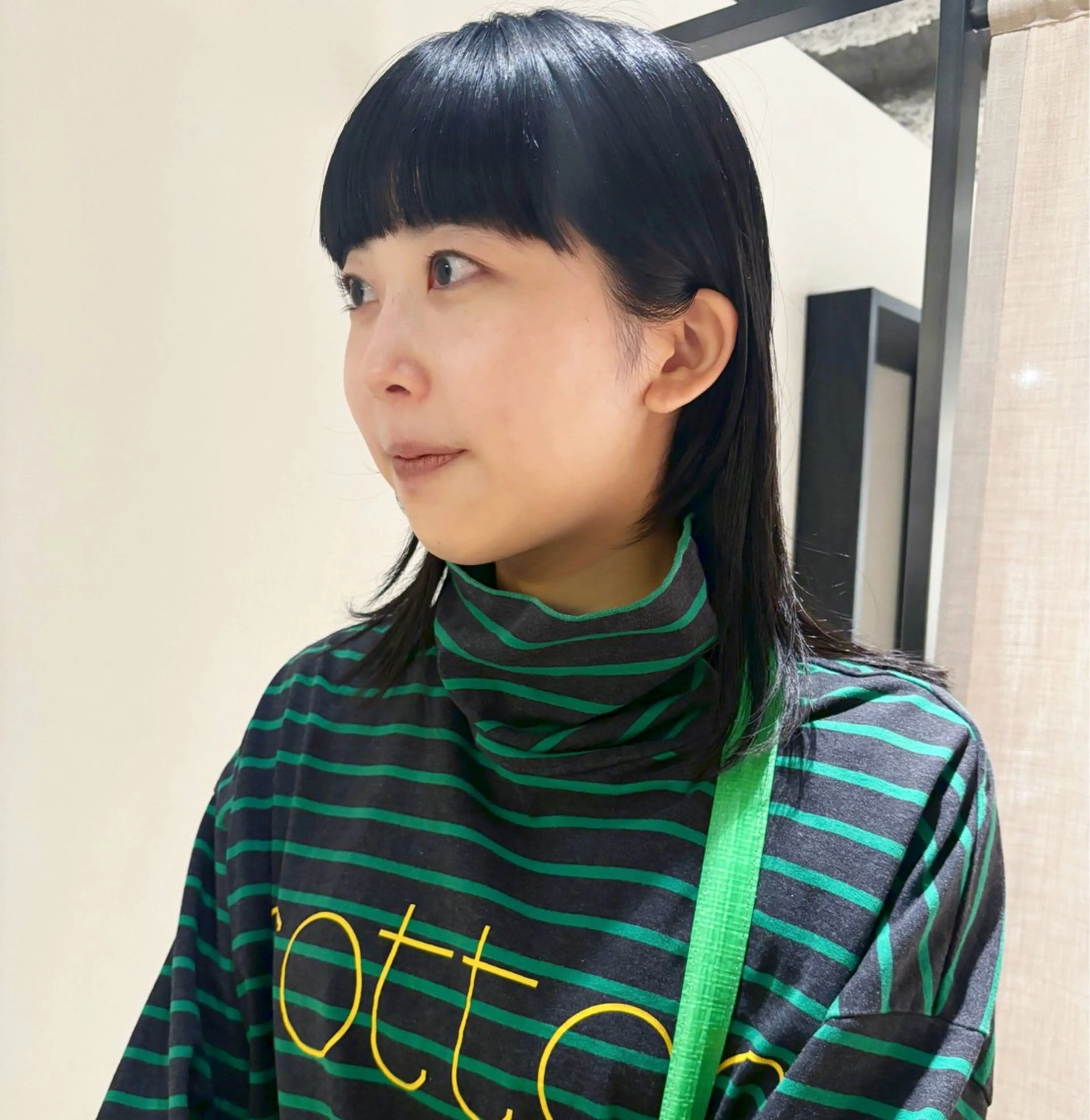 セミロング カラー 黒髪 ワイドバング カット ヘアカラー トリートメント やまもと さえのヘアスタイル