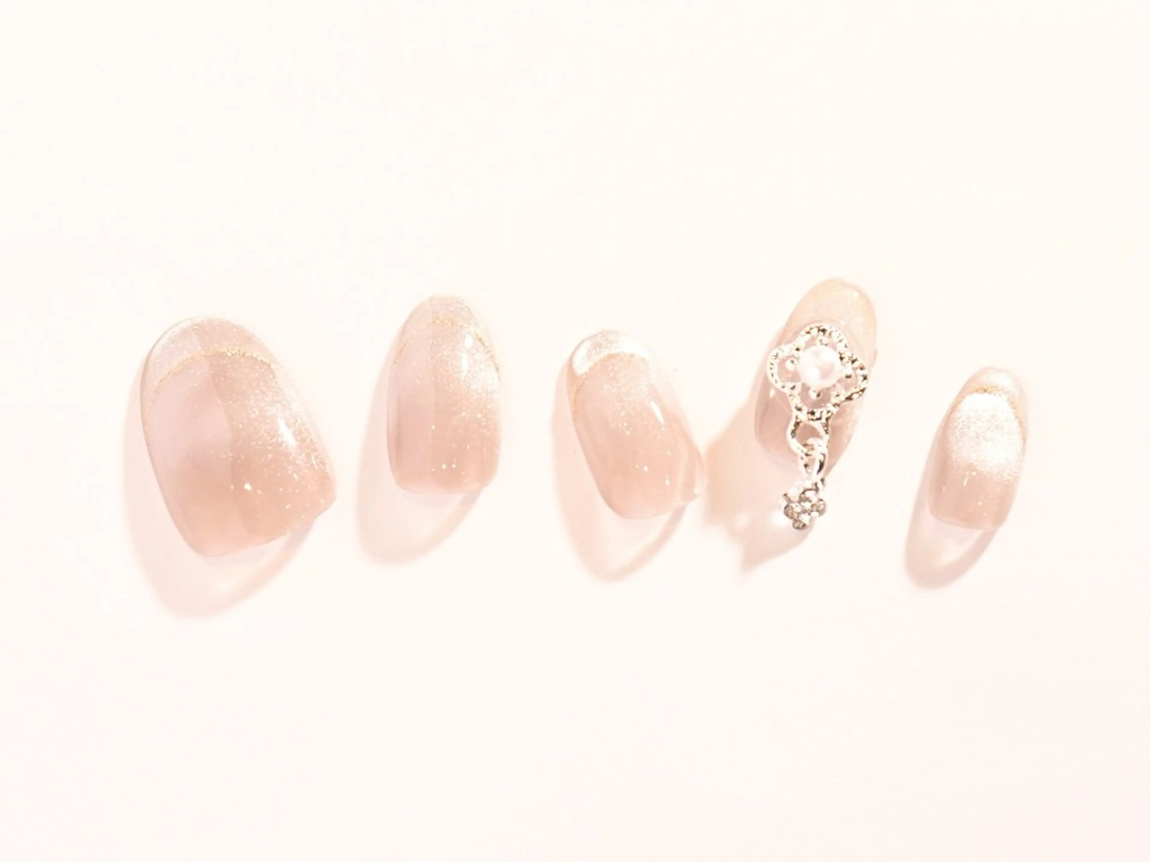 ネイル Tiary Nail Fのネイルデザイン