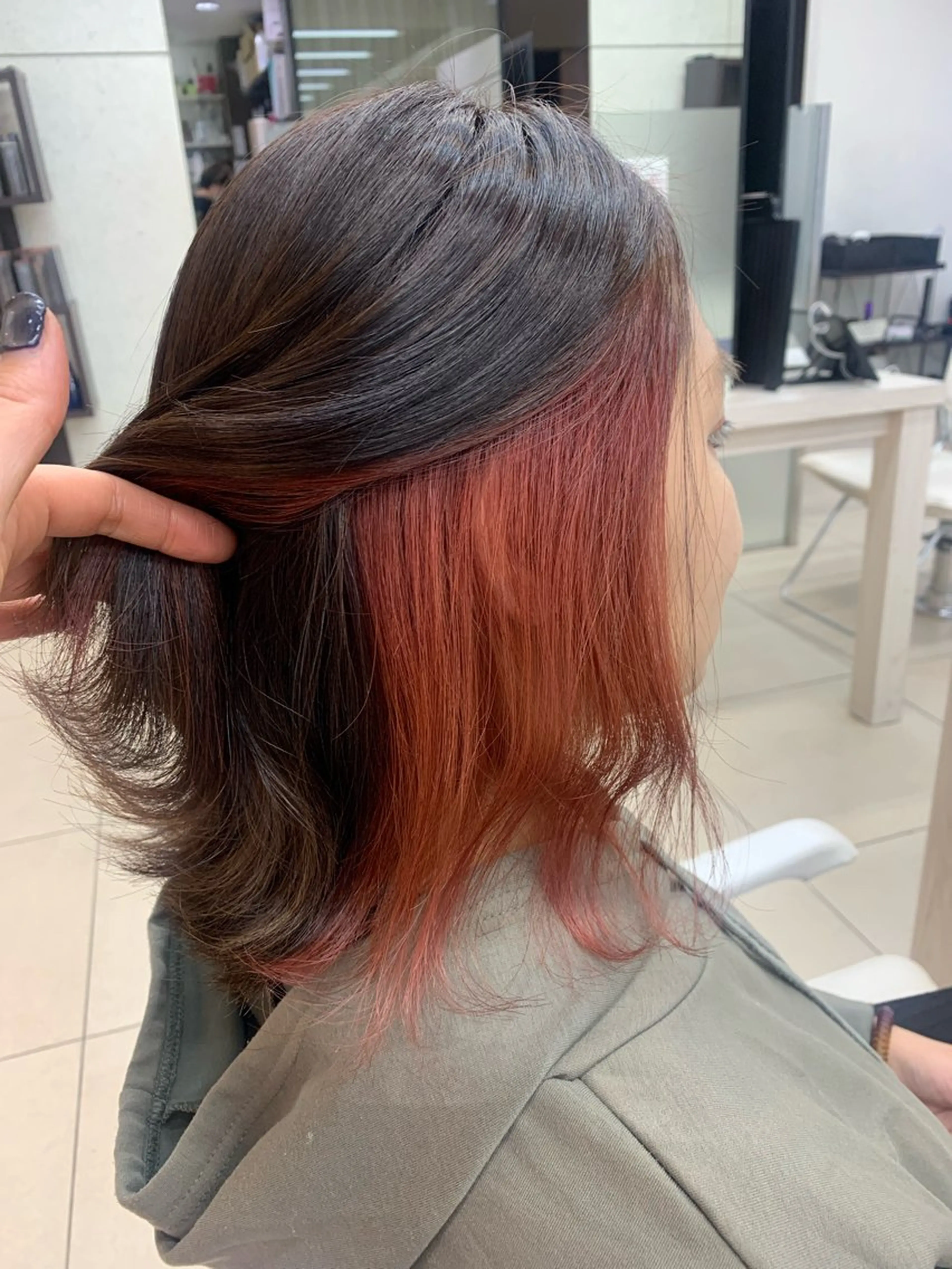 ミディアム カラー ベージュカラー ブリーチ インナーカラー ピンクカラー ピンクベージュ ヘアカラー ✂︎✂︎レディースの メンズカット屋さんのヘアスタイル