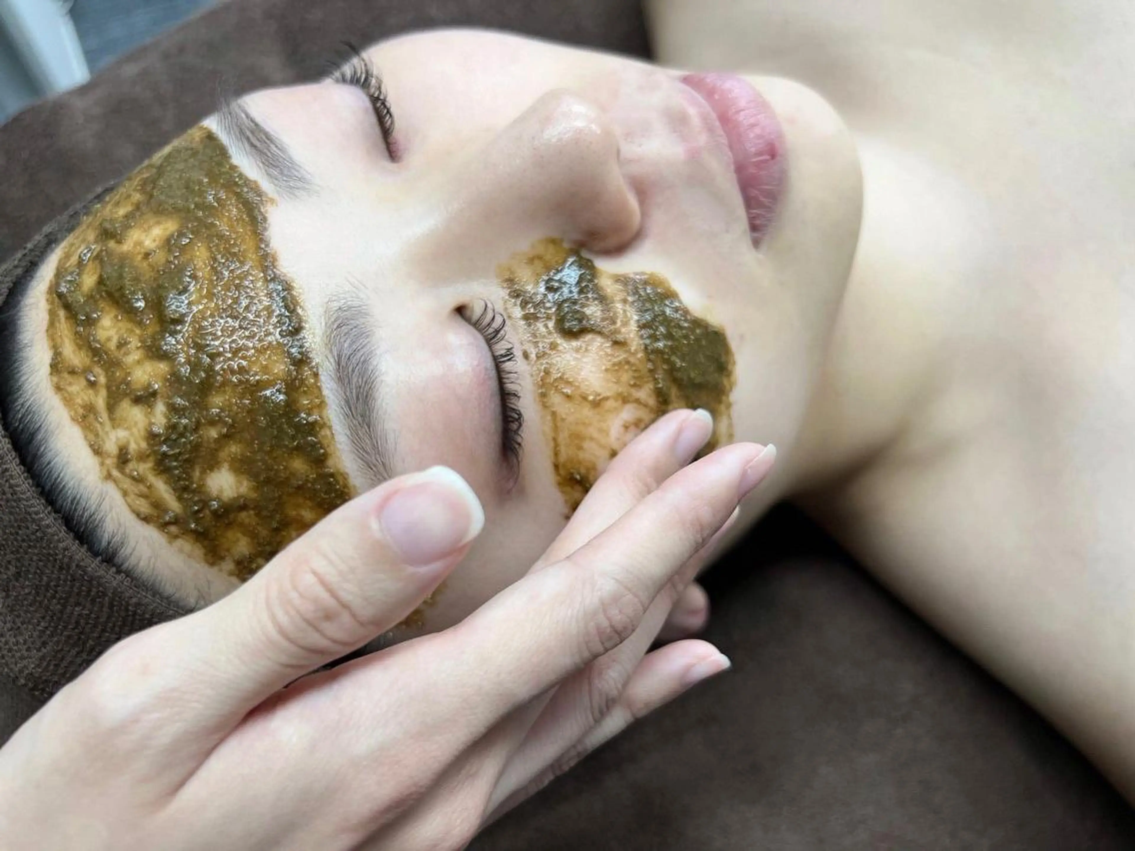 【リピーター様】《顔》ニキビ肌・毛穴の開きにオススメ🌿剥離なしハーブピーリング🌿国産×天然100%のピーリング🕊️の写真