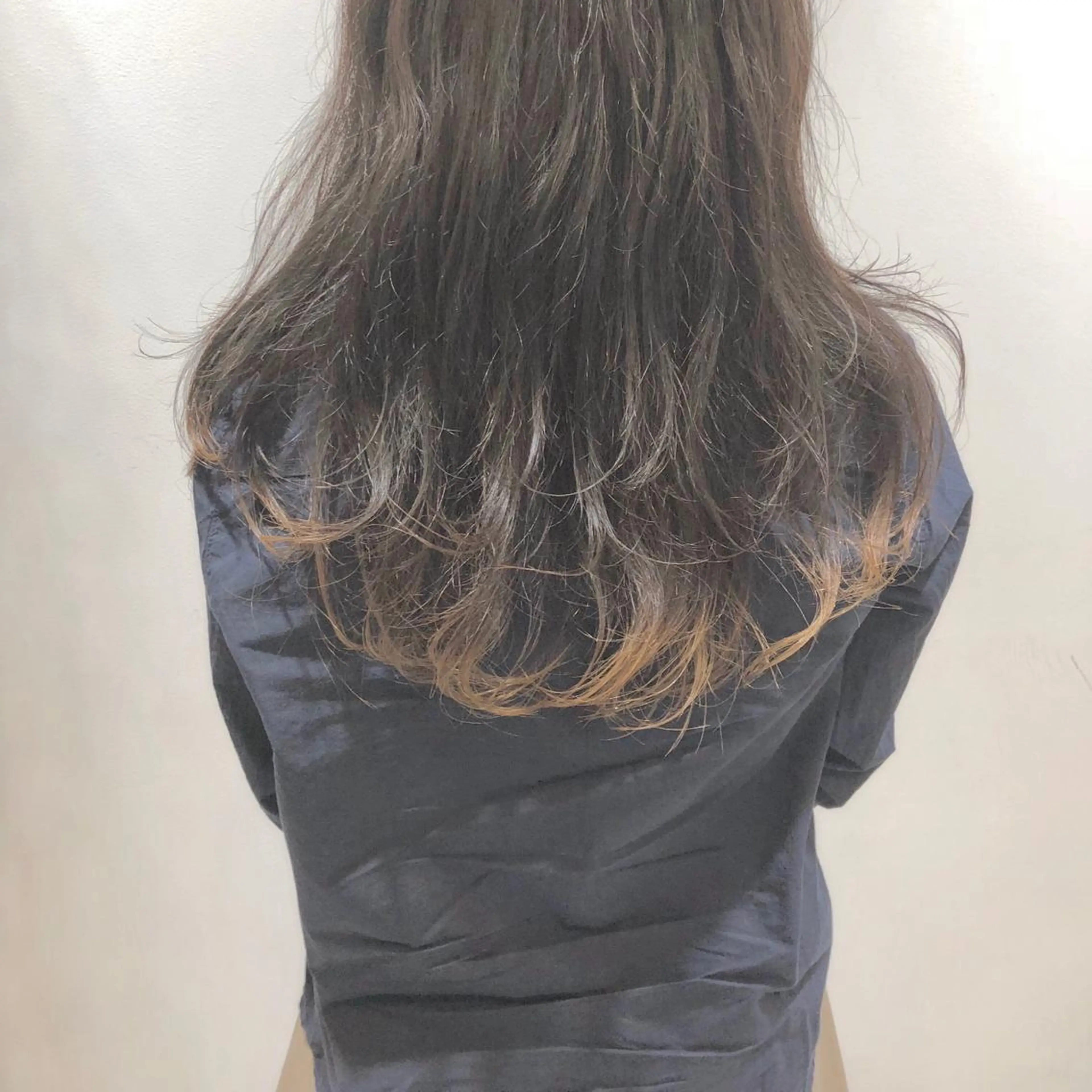 ロング カラー ブリーチ カット ヘアカラー 縮毛矯正 トリートメント 江原 彩華のヘアスタイル