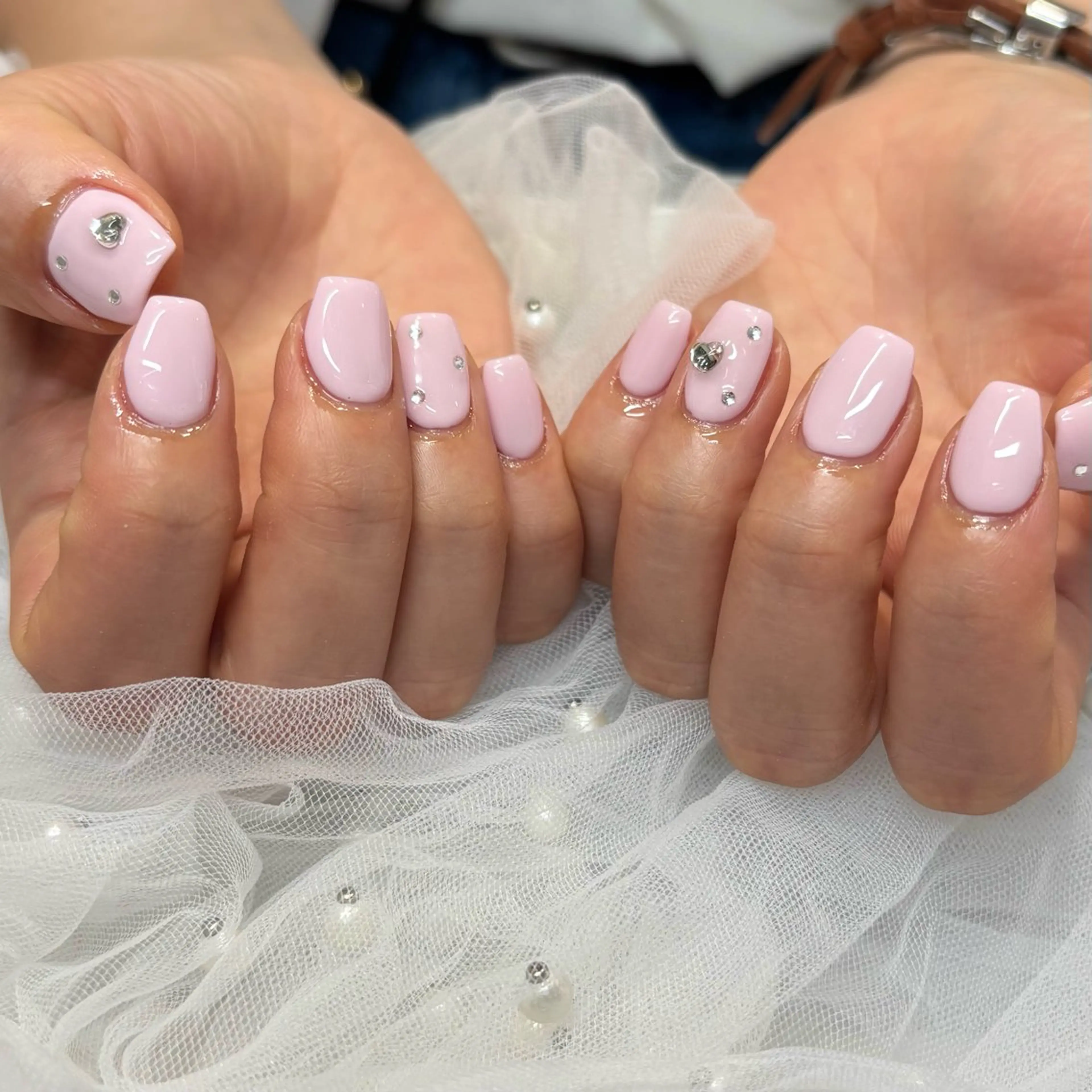 ネイル ワンカラーネイル ピンク シルバー ストーンネイル ハンドネイル 荒巻 めいのネイルデザイン