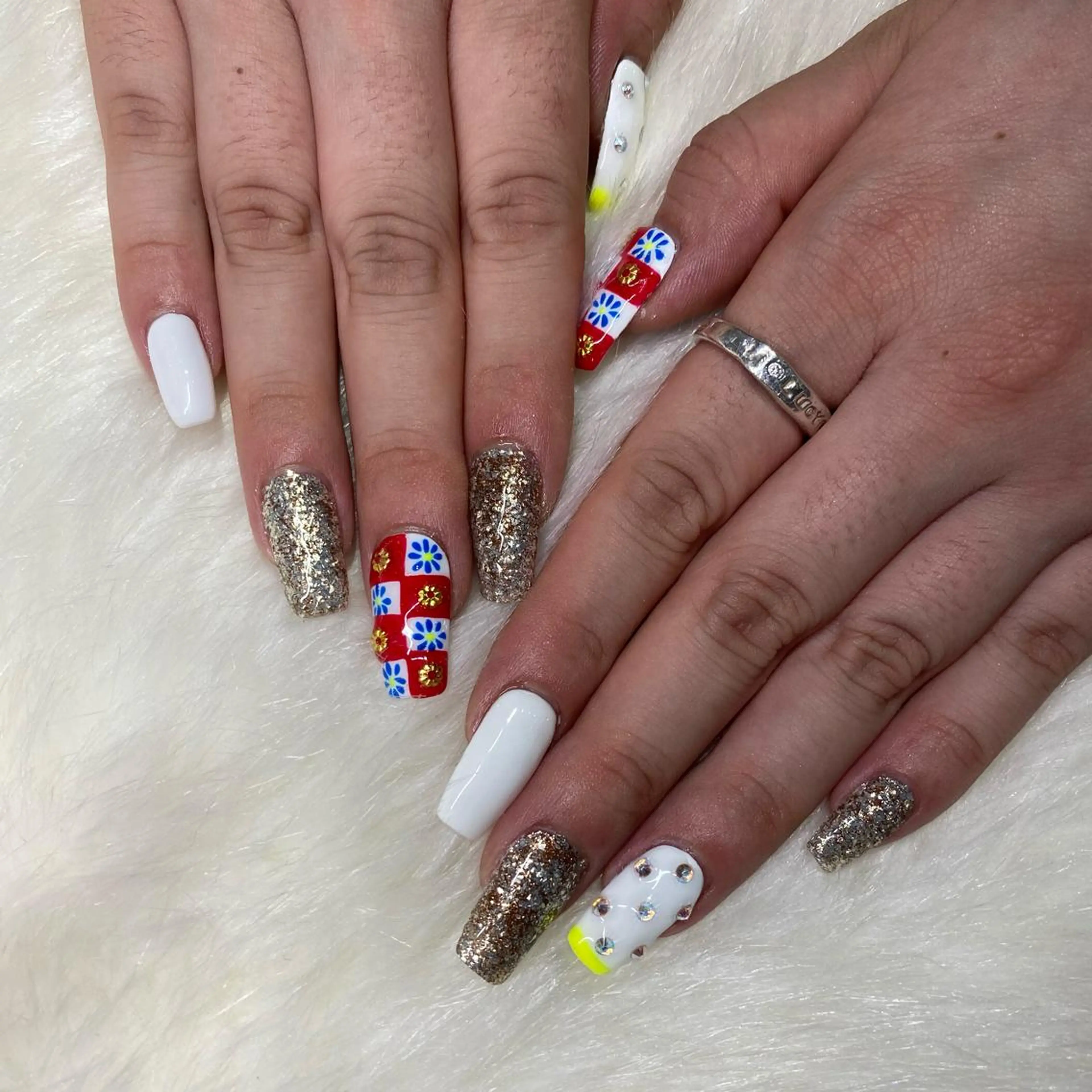 ネイル ハンドネイル Amber21.所属・Nagahama Akariのネイルデザイン