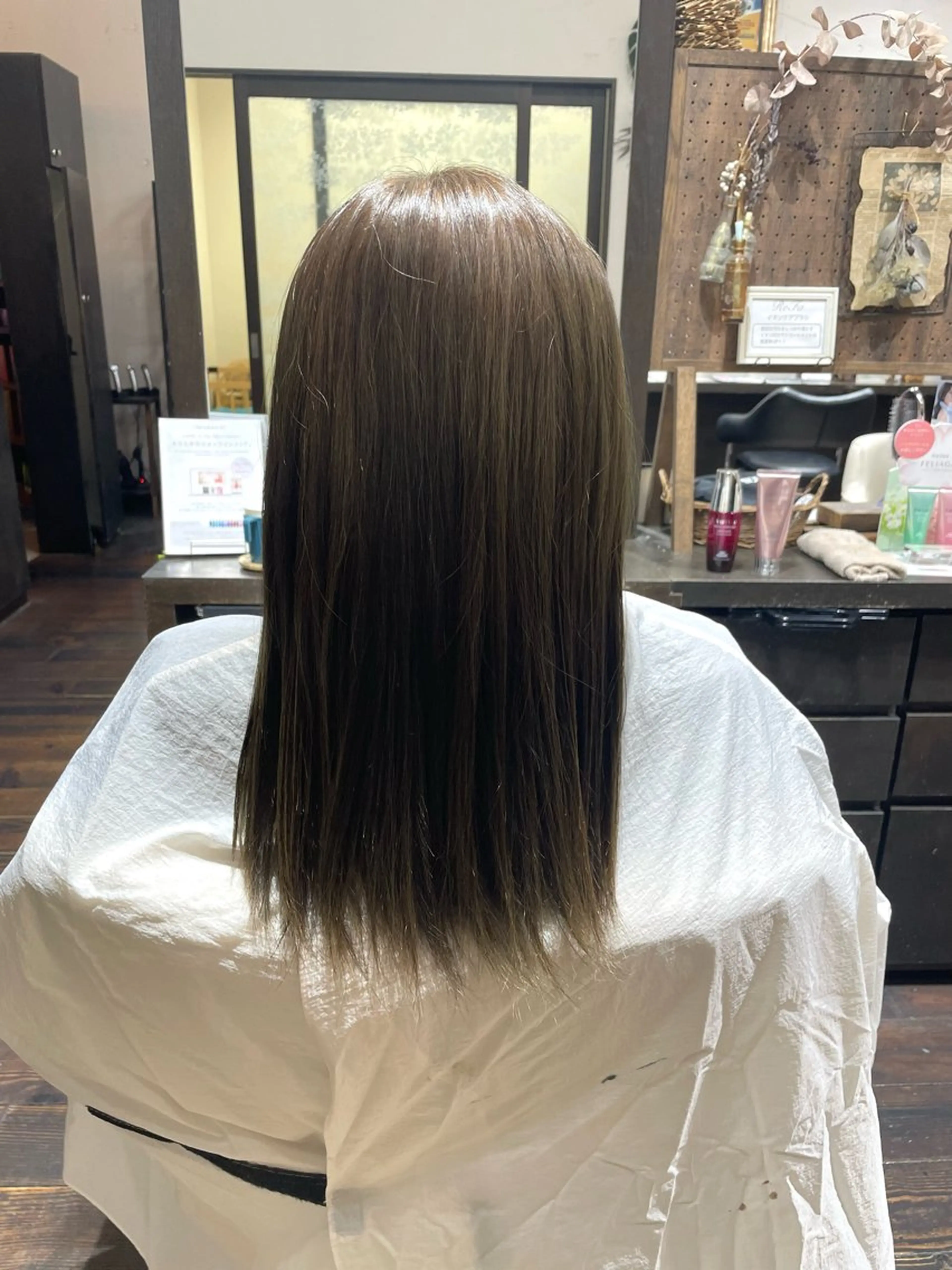 ロング カラー オリーブカラー 渡邉 光姫のヘアスタイル