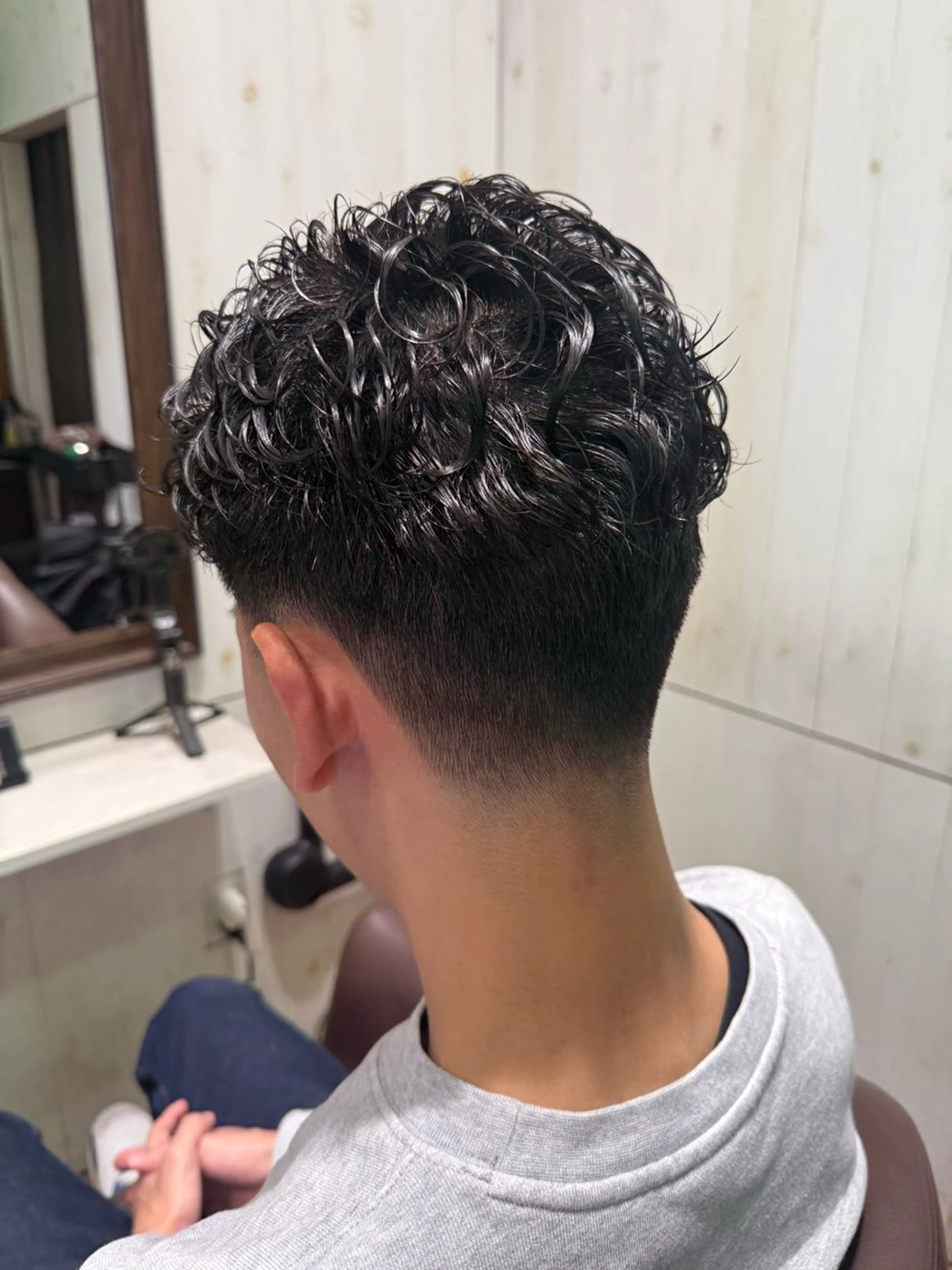 ショート パーマ メンズ フェードカット 溝口 槙里也のヘアスタイル