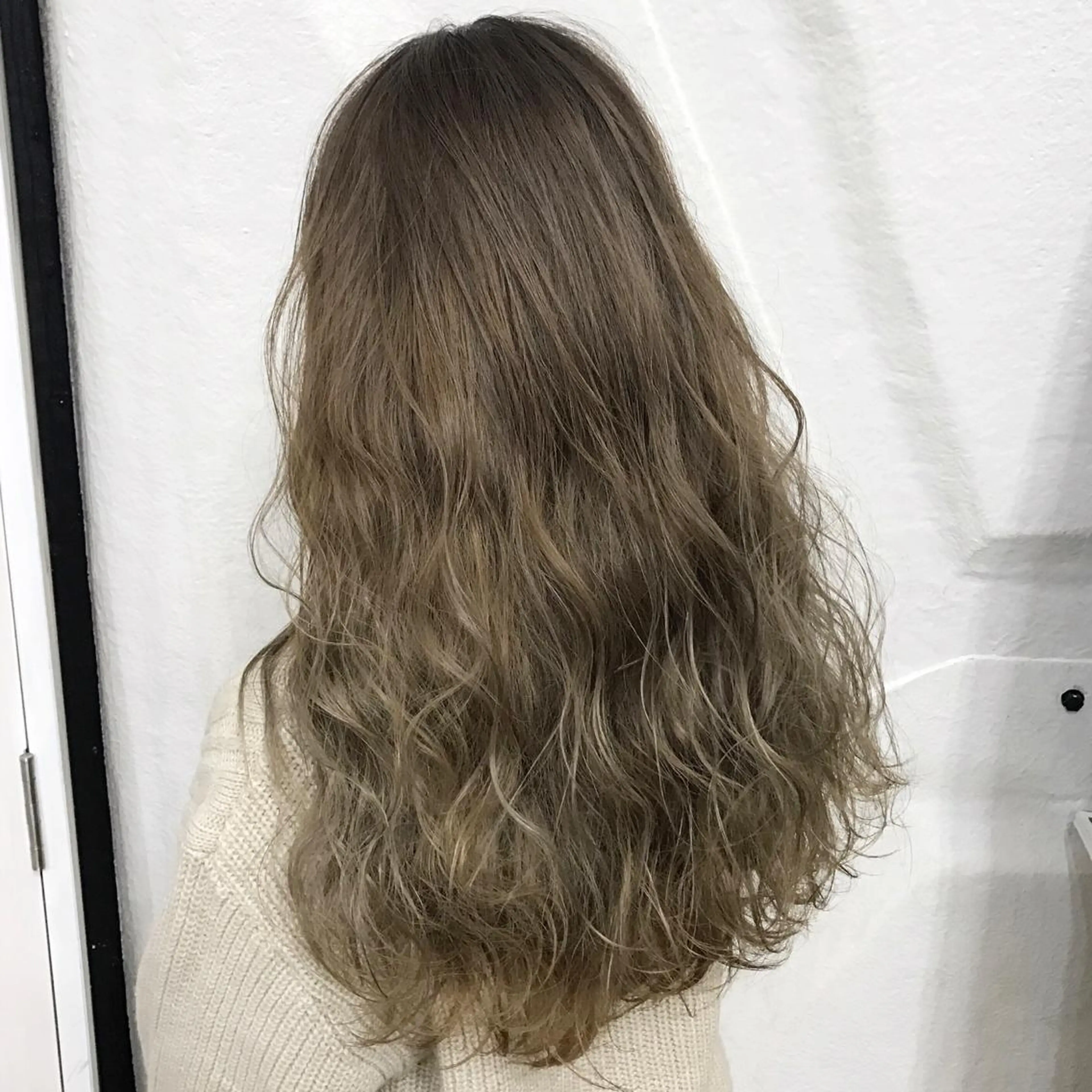 カラー ブリーチ グレージュ ミルクティーグレージュ サロウィン所属・K-POP好き美容師 🇰🇷Kai.Yのヘアスタイル