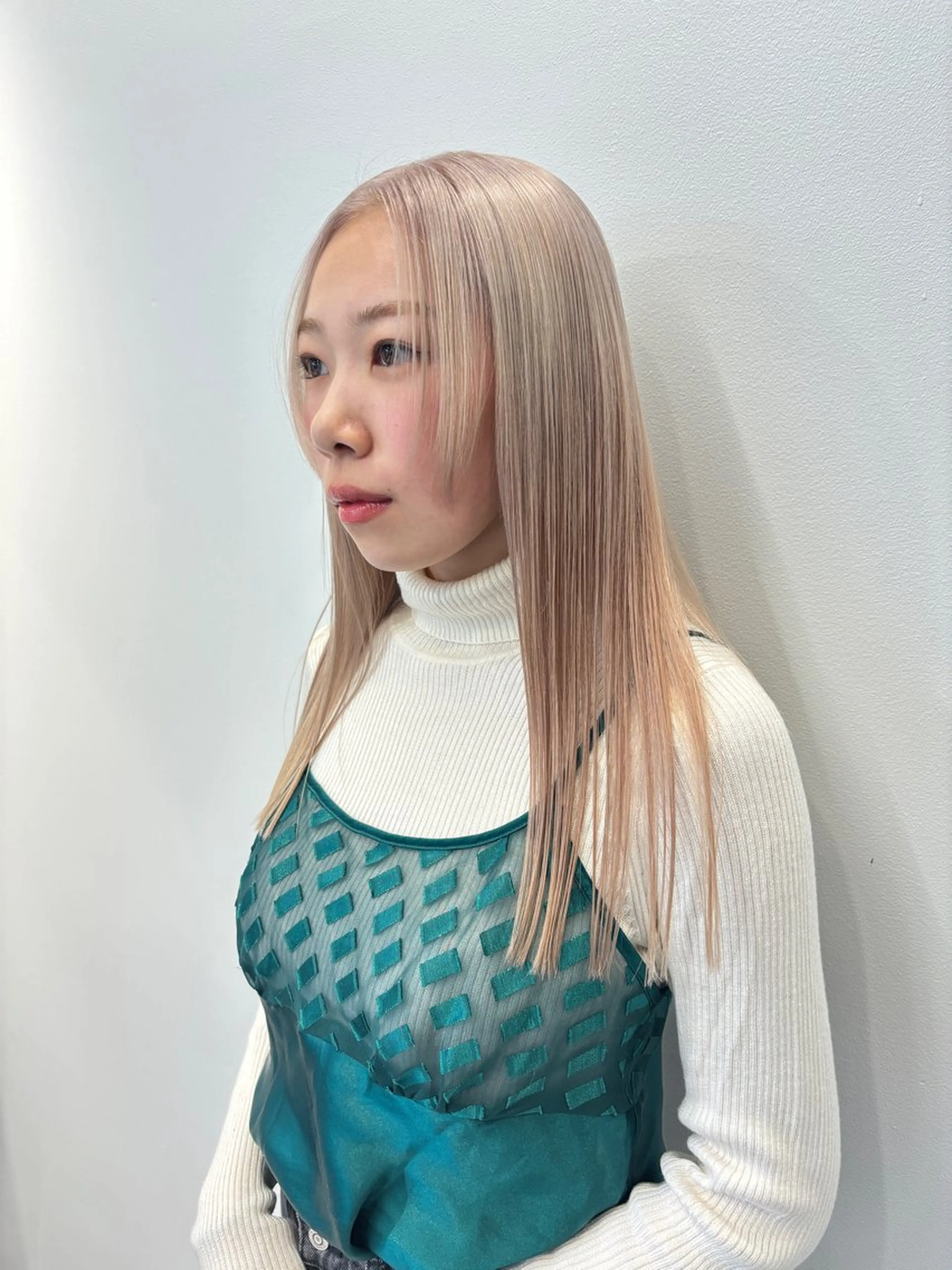 ロング カラー ベージュカラー ブロンド ブロンドベージュ ホワイトブロンド soigné所属・カットモデル募集 /RIO🩰のヘアスタイル