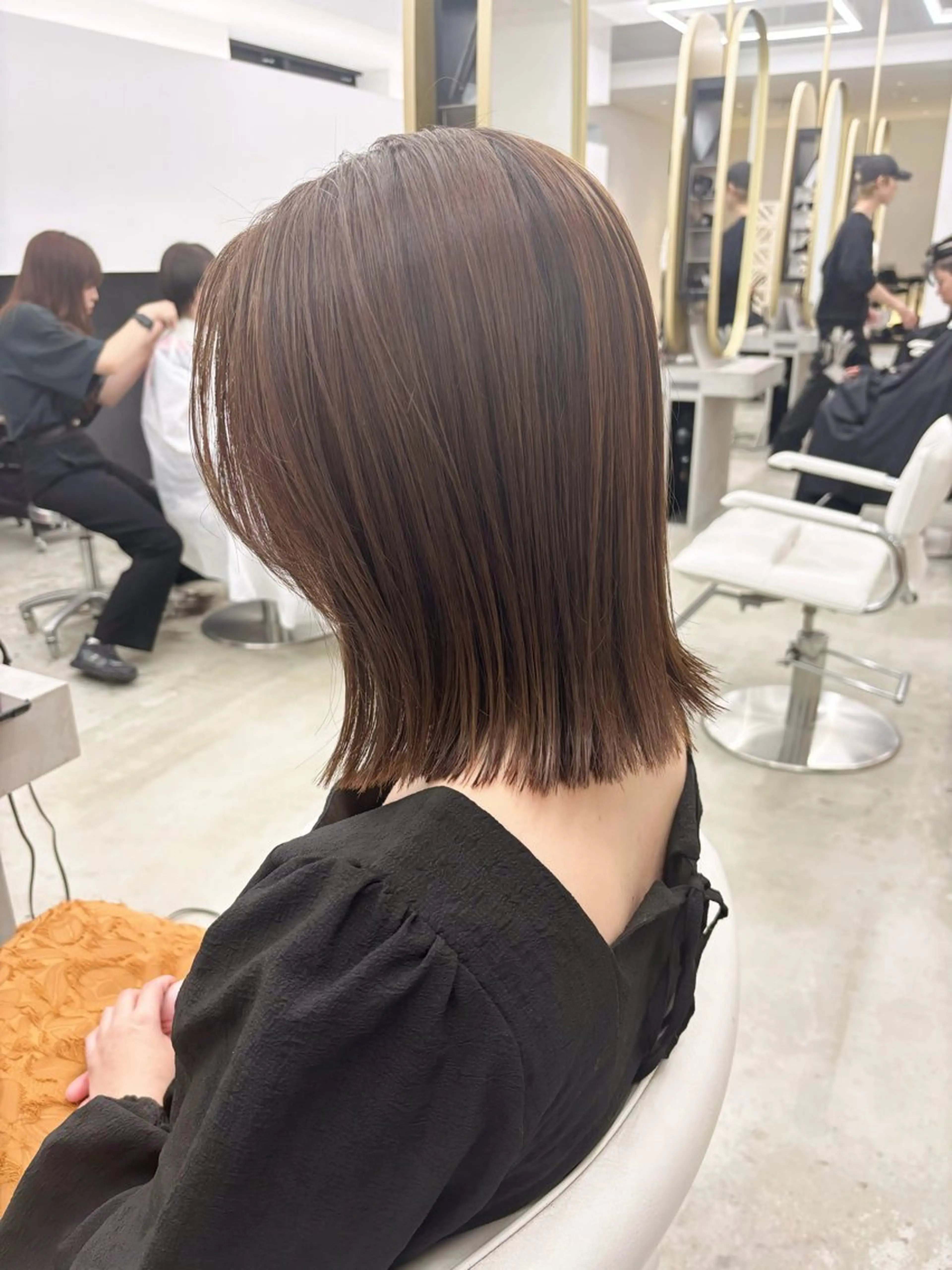 ショート カラー ベージュカラー オリーブベージュ ボブ 外ハネヘア カット 伊藤 優里のヘアスタイル