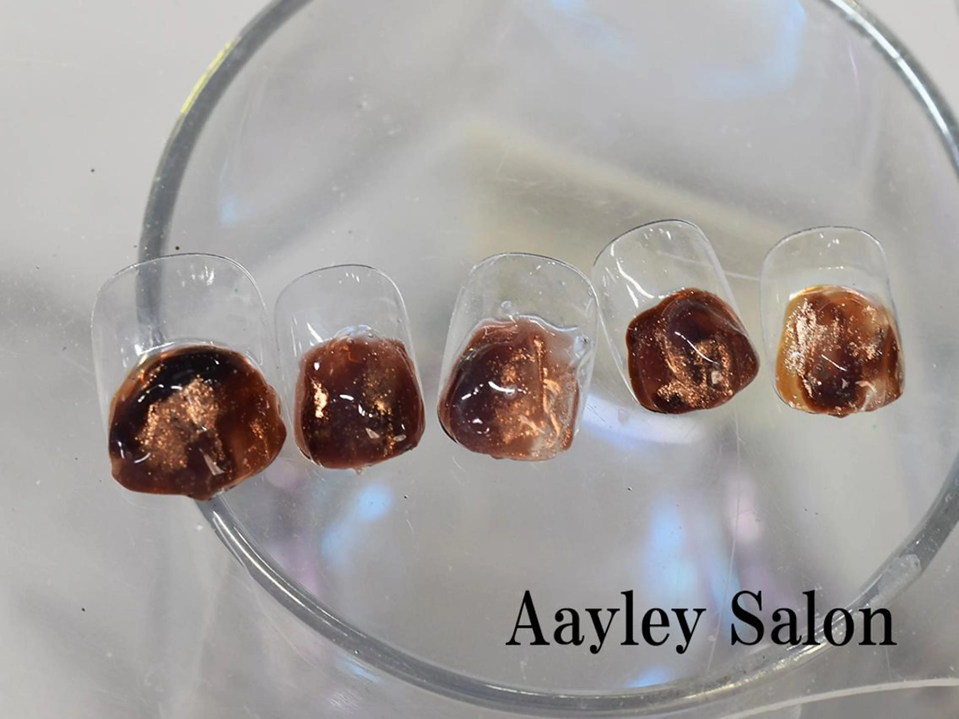 ミディアム ネイル カラー Aayley(アイリー)Salon所属・Aayley アイリ―サロンのネイルデザイン