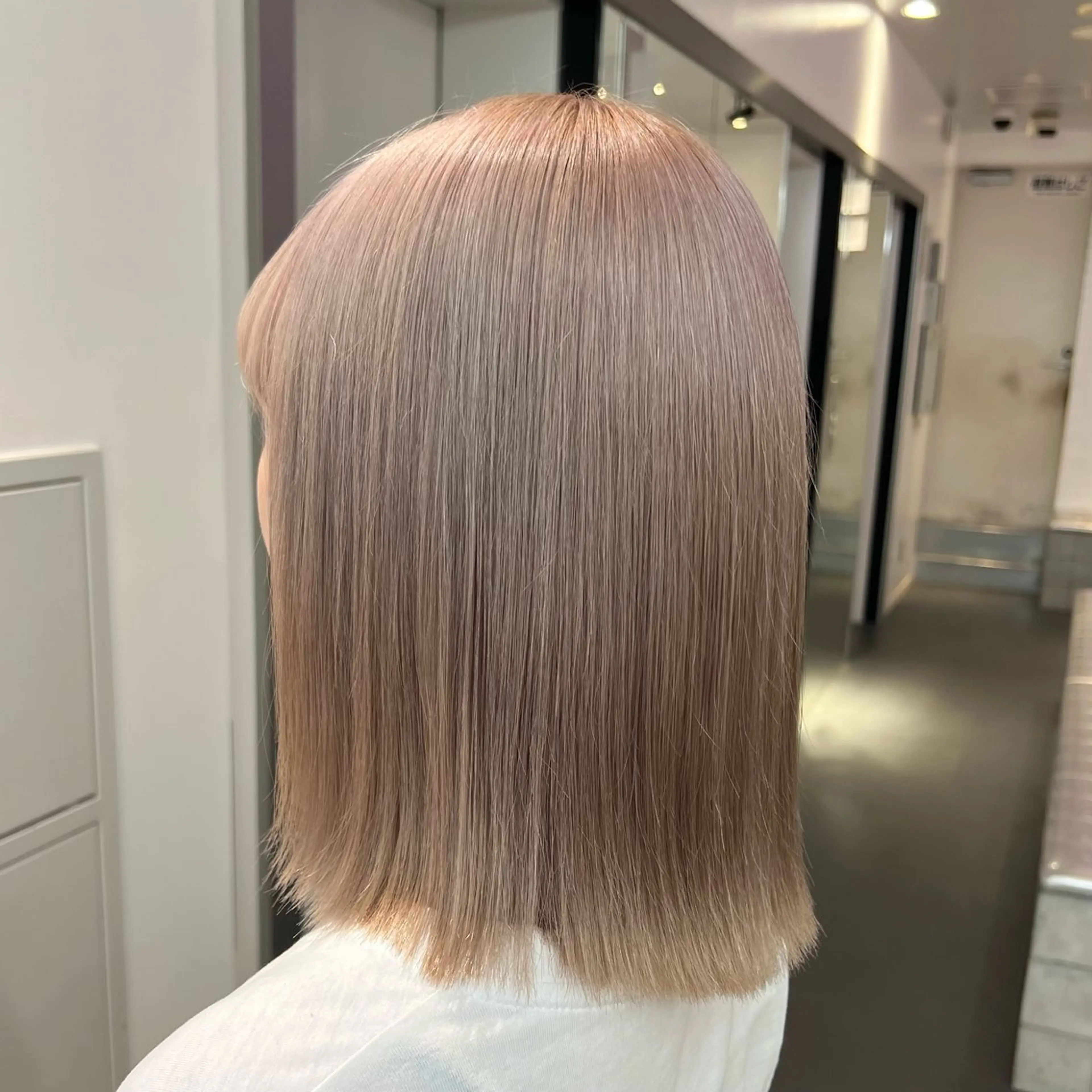 カラー ベージュカラー ハイトーンカラー ハイトーンベージュ ヘアカラー トリートメント 🌼動き×透明感🩵 ハイトーン/ナナのヘアスタイル