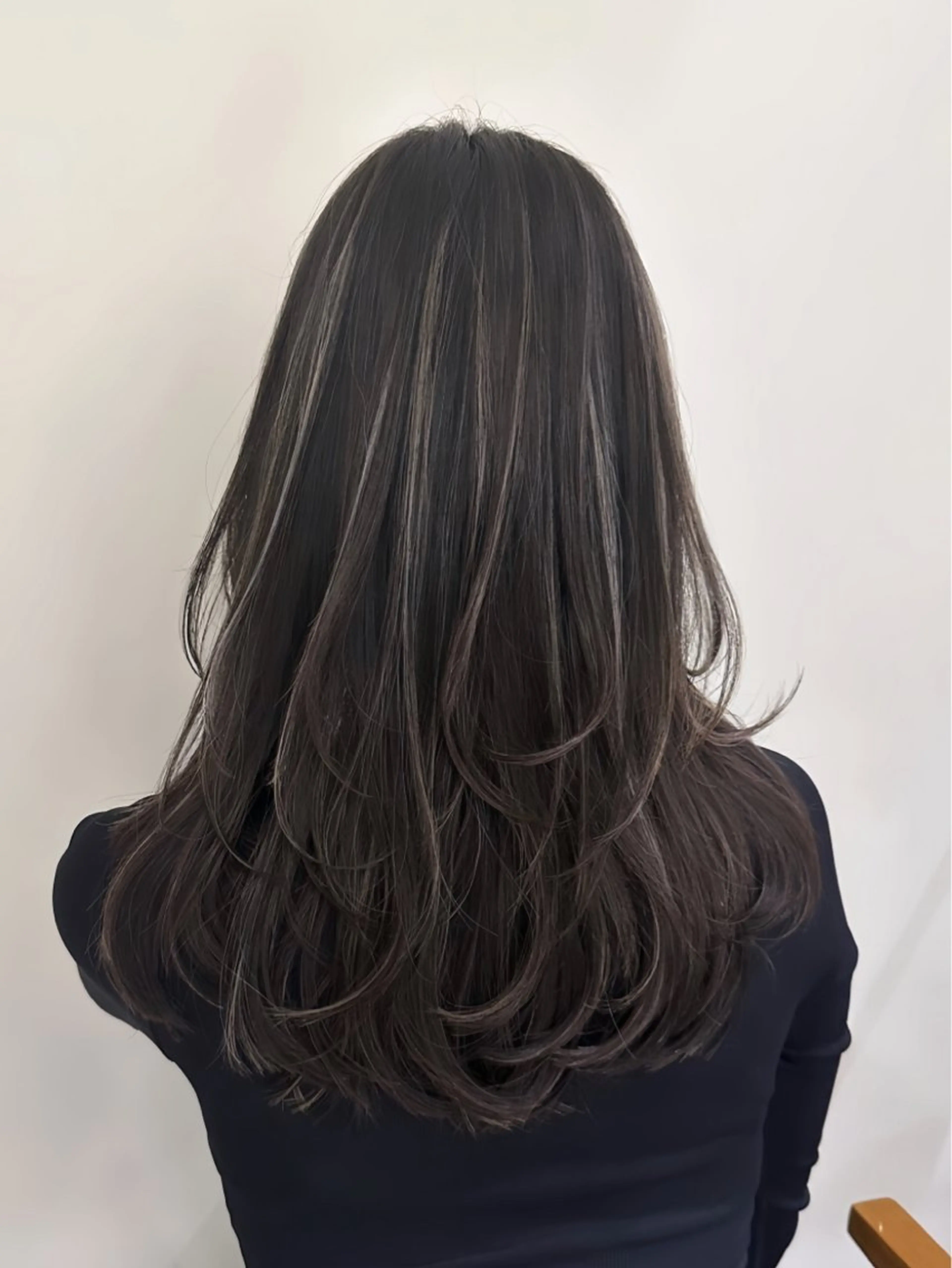 セミロング カラー バレイヤージュ ハイライトカラー ハイトーンカラー 顔まわりレイヤー 顔周りカット ご予約 宜しくお願いします！のヘアスタイル