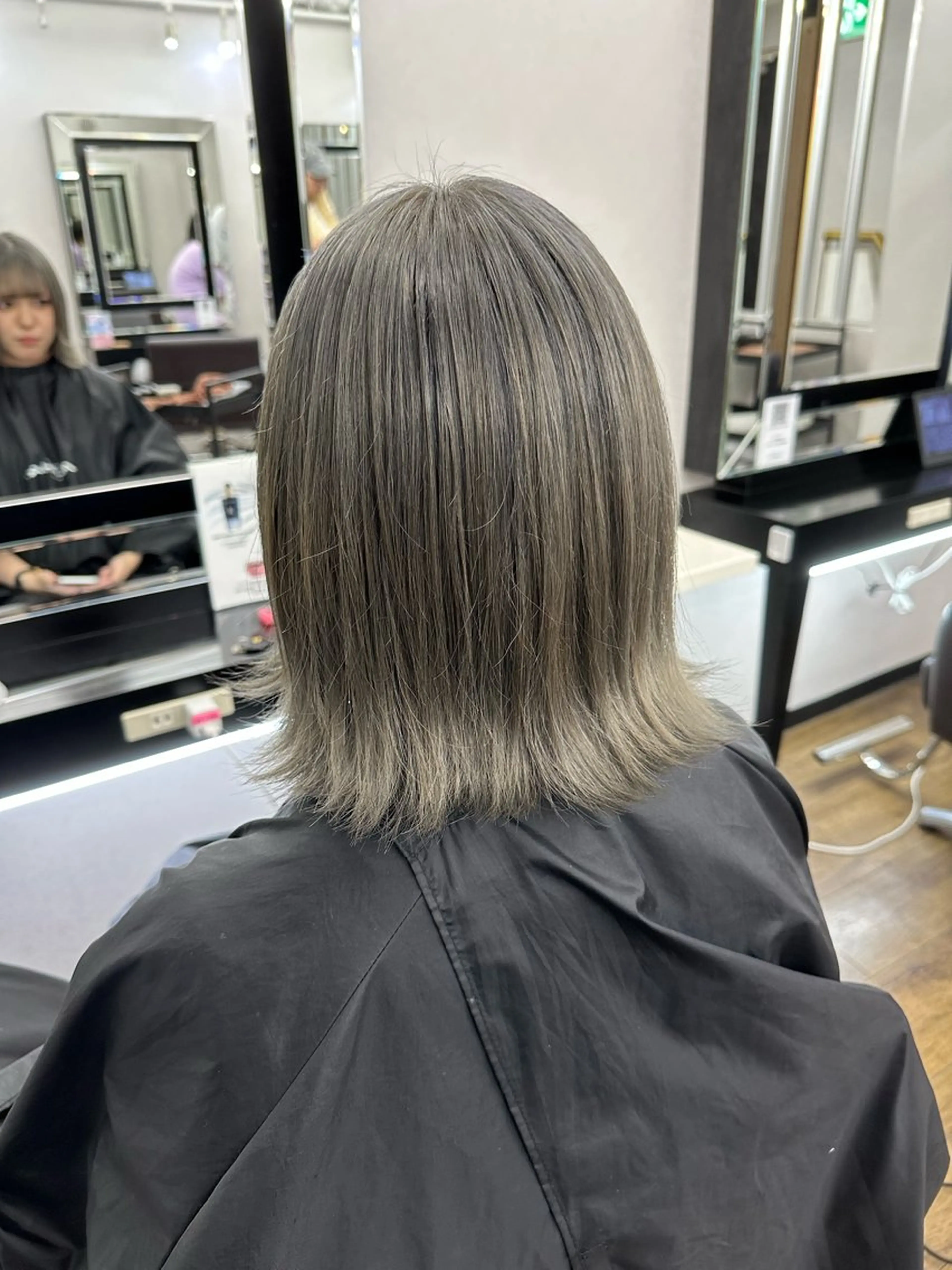 ミディアム ヘアカラー 韓国ヘア×ハイトーン AYA💫のヘアスタイル