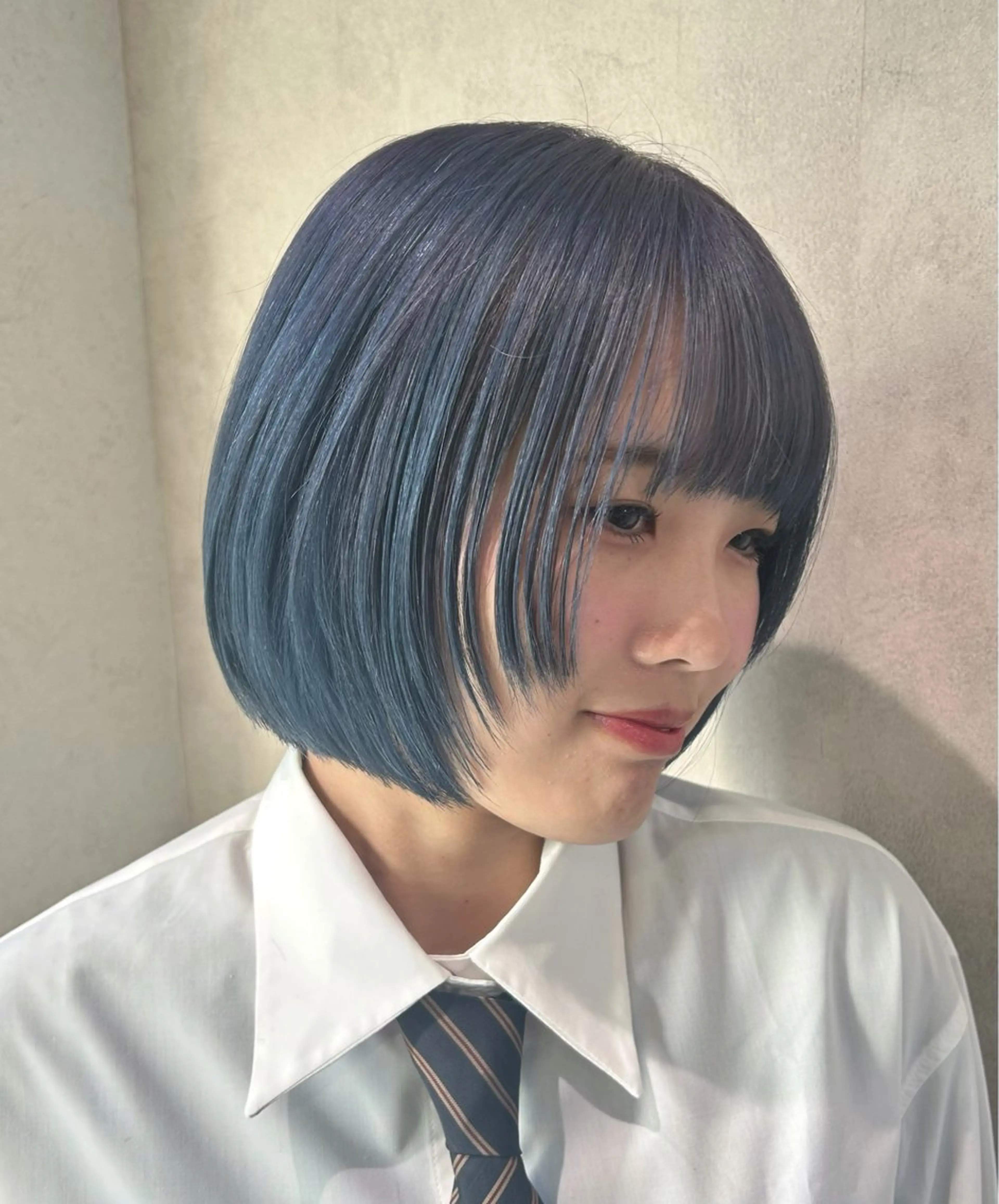 ショート カラー 顔まわりレイヤー 顔周りカット 伸ばしかけ レイヤーカット カット ヘアカラー ボブ/レイヤー/ ダブルカラー/みのりのヘアスタイル