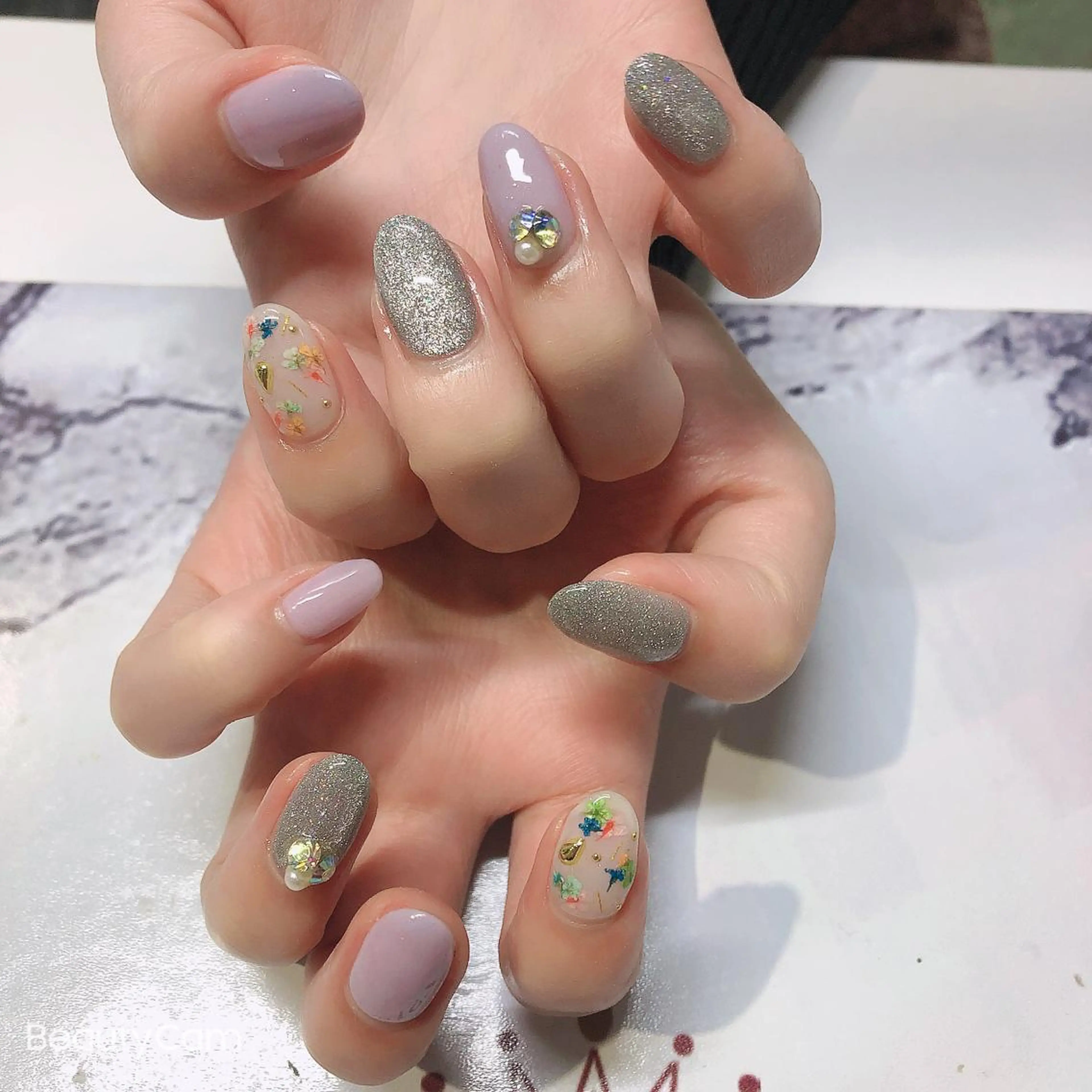 ネイル ハンドネイル Guarendo錦糸町店所属・ガレンドウ 白澤 愛子のネイルデザイン