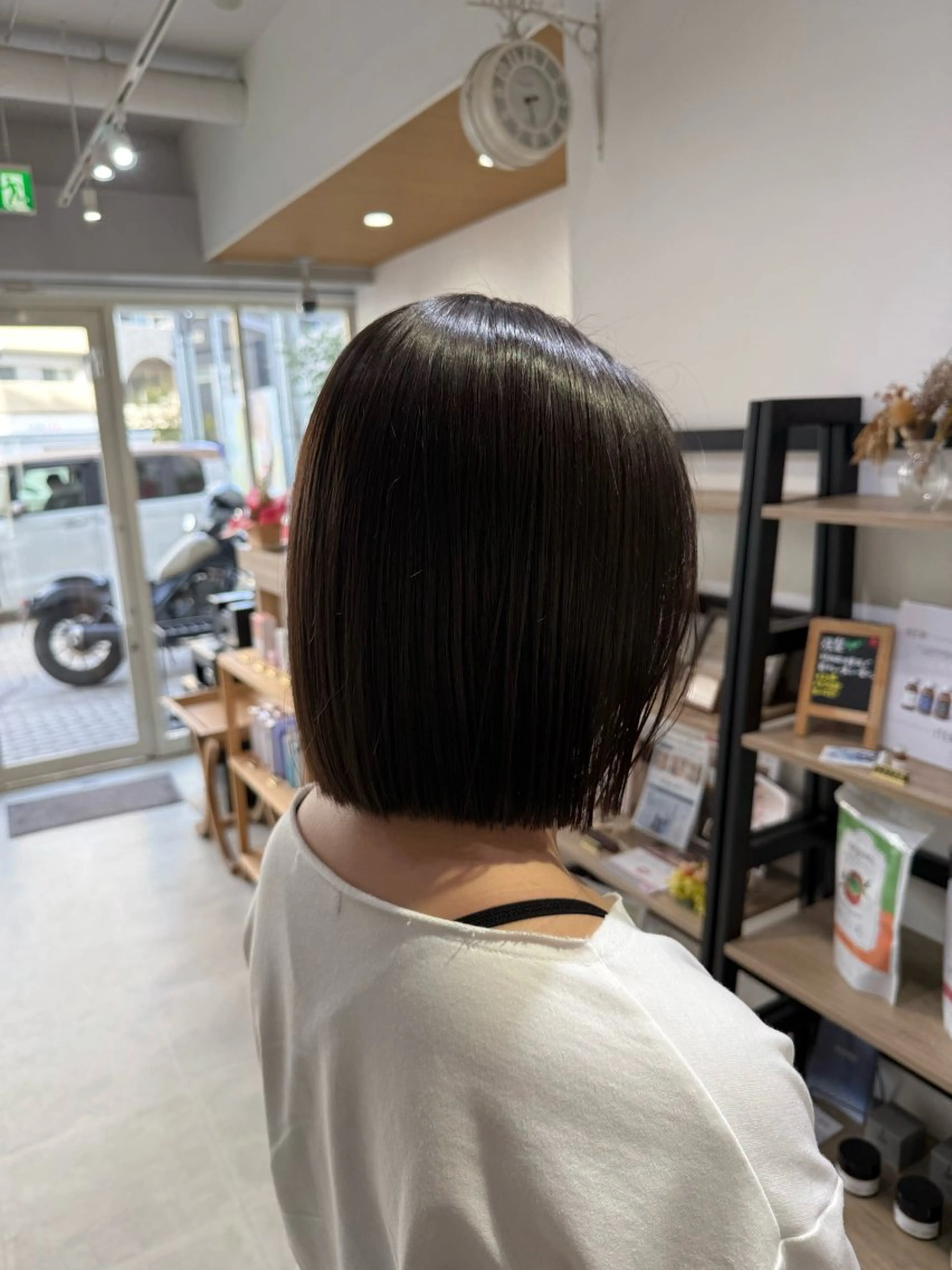 ミディアム 島 歩那のヘアスタイル