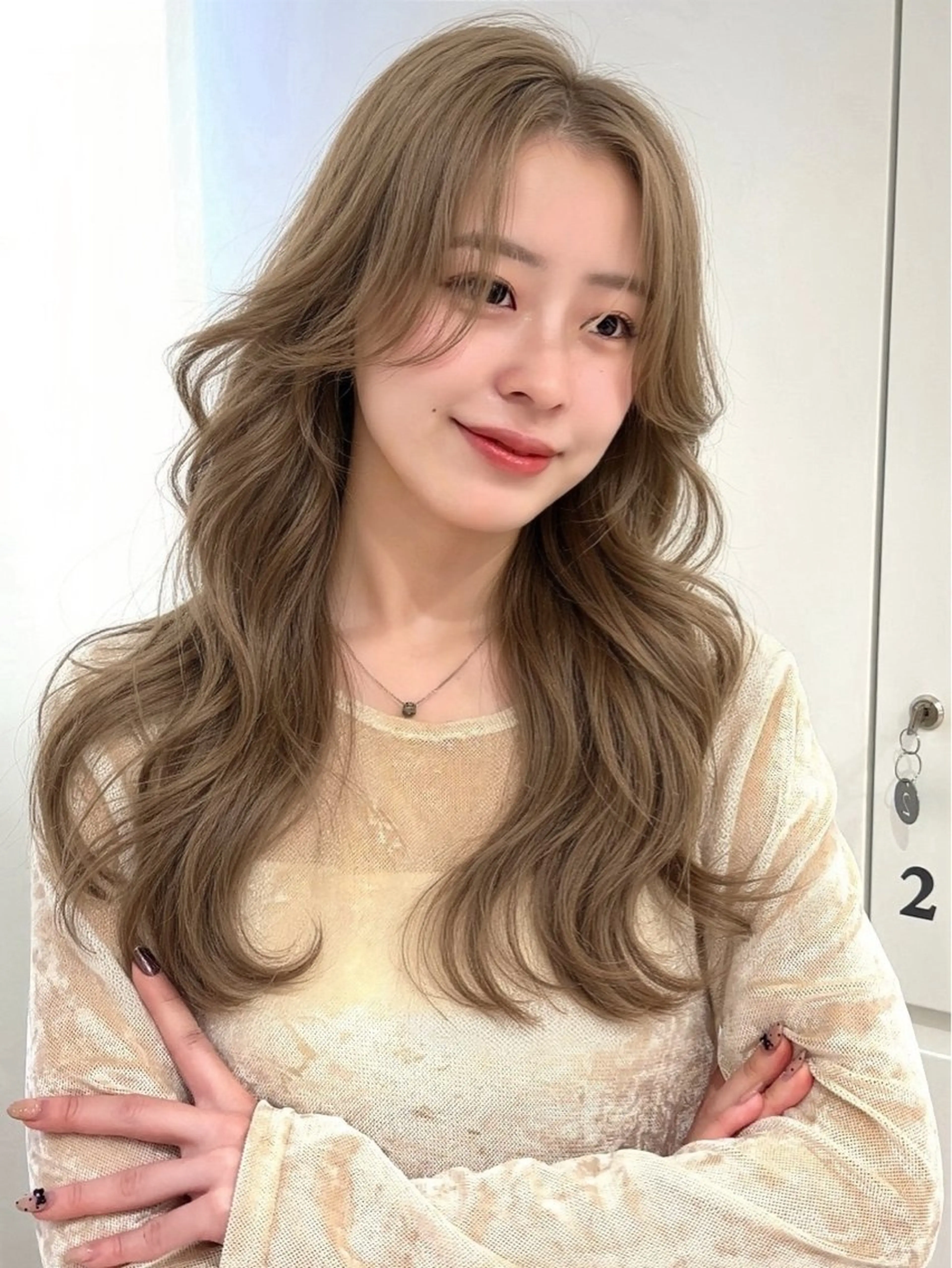 ロング 顔まわりレイヤー 顔周りカット ハイレイヤー レイヤーカット ローレイヤー ヘアカラー トリートメント MOMOHA/ 🍑レイヤーカットのヘアスタイル