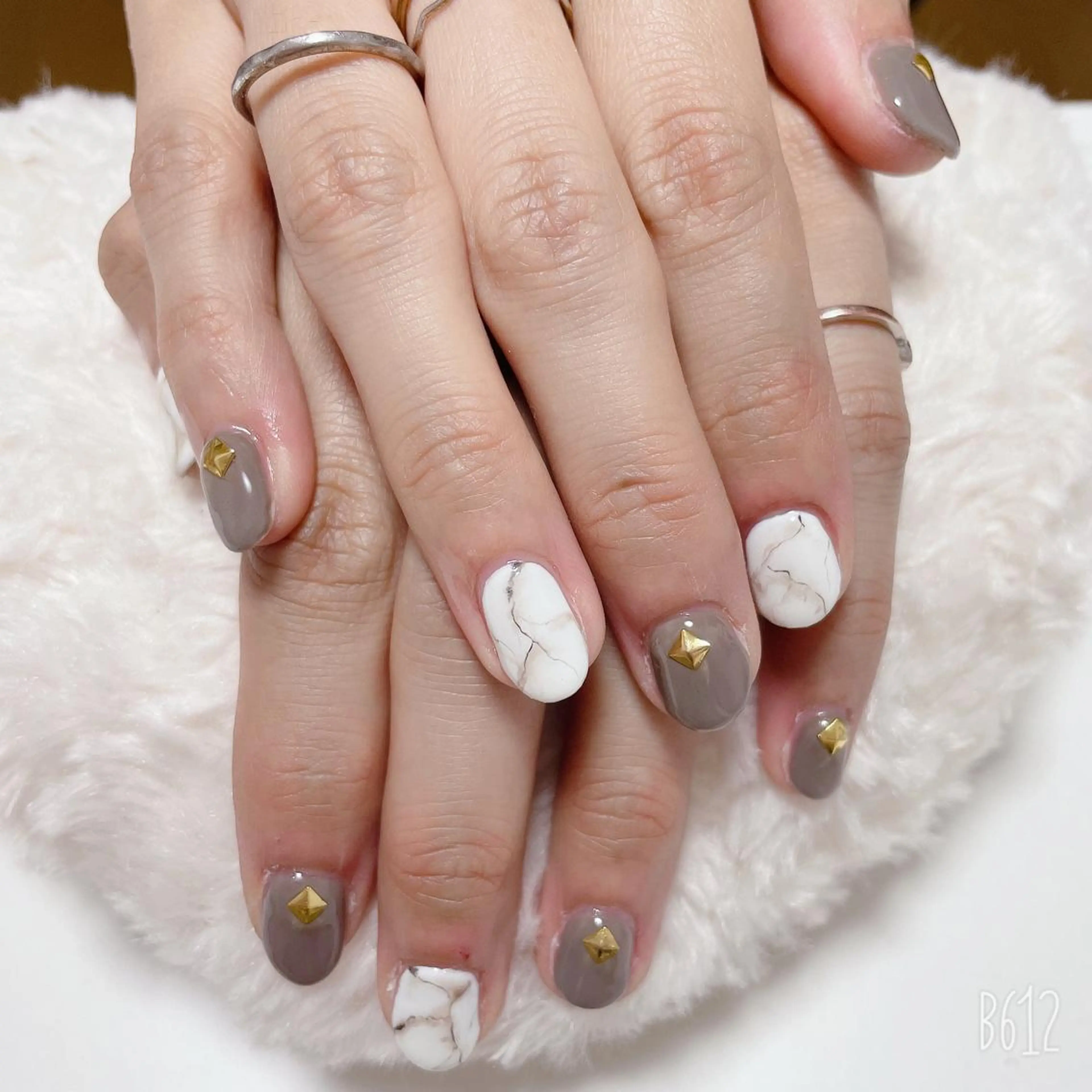 ネイル The Best Beauty受付担当のヘアスタイル