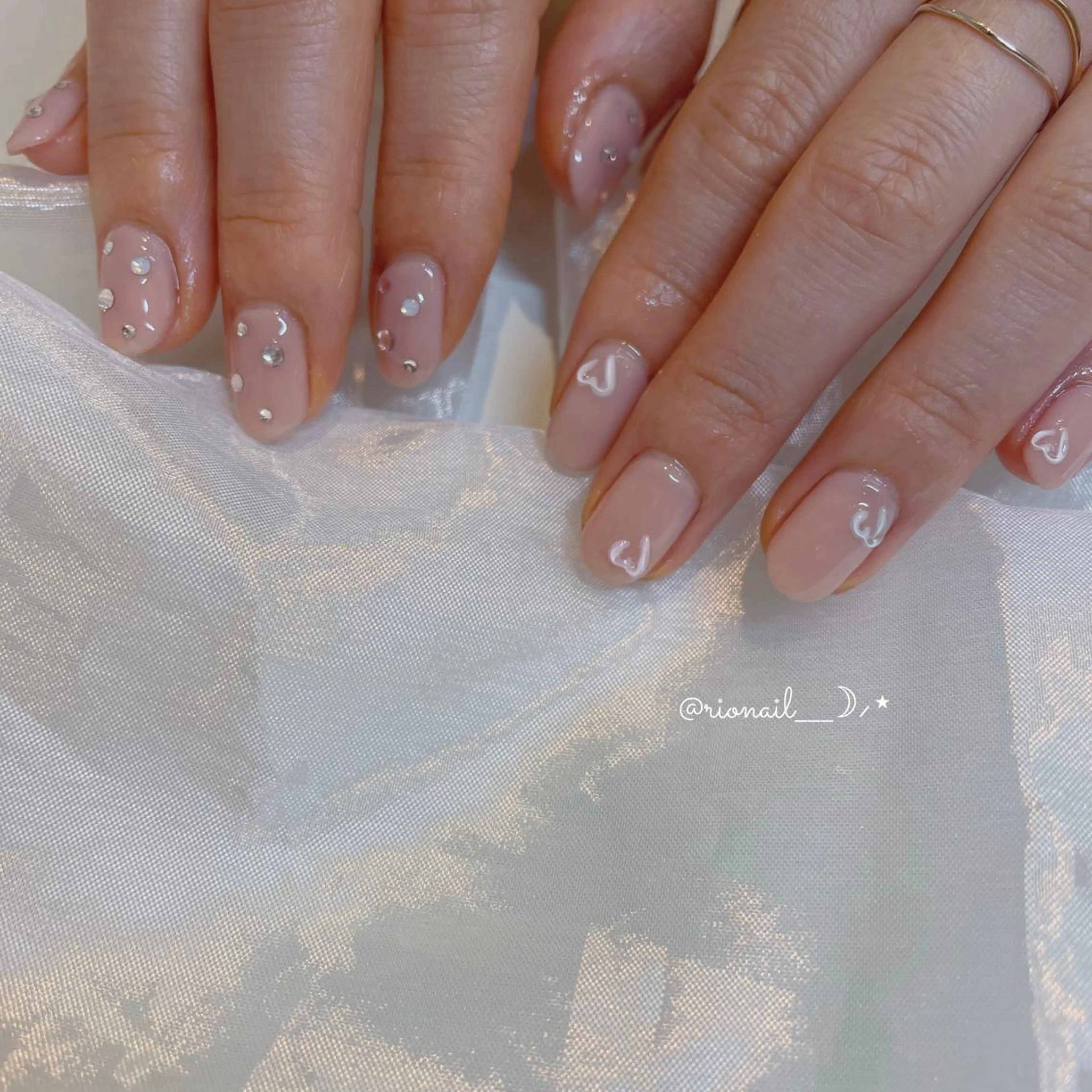 ネイル アートネイル ハンドネイル 𝘙𝘪𝘰𝘯𝘢 ...🕯🤍のネイルデザイン
