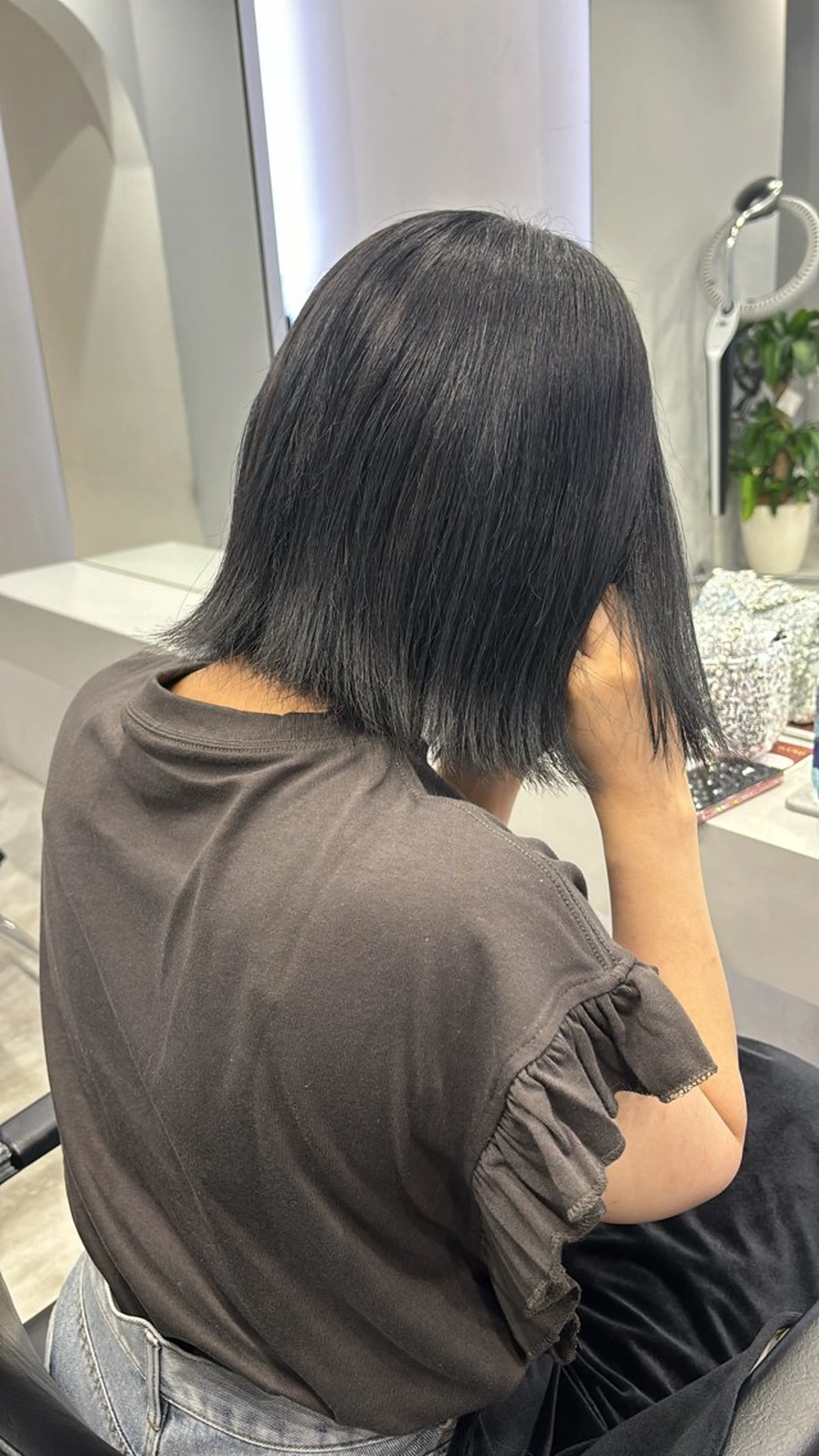 カラー 黒髪 ブリーチ ブルーカラー ブルーブラック 木村 彩乃のヘアスタイル