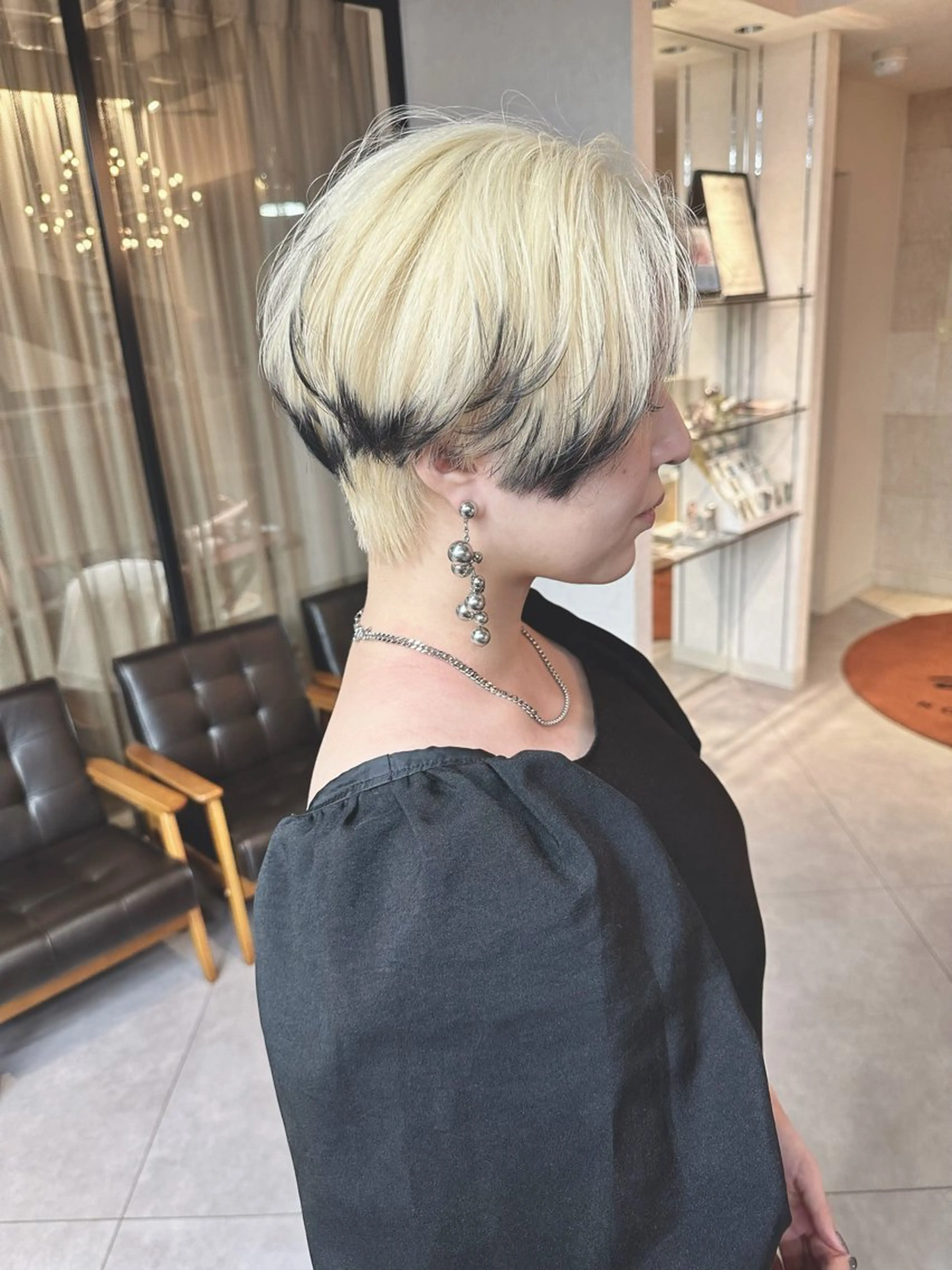 ショート カラー ウルフとハイトーン みっちー✂️のヘアスタイル