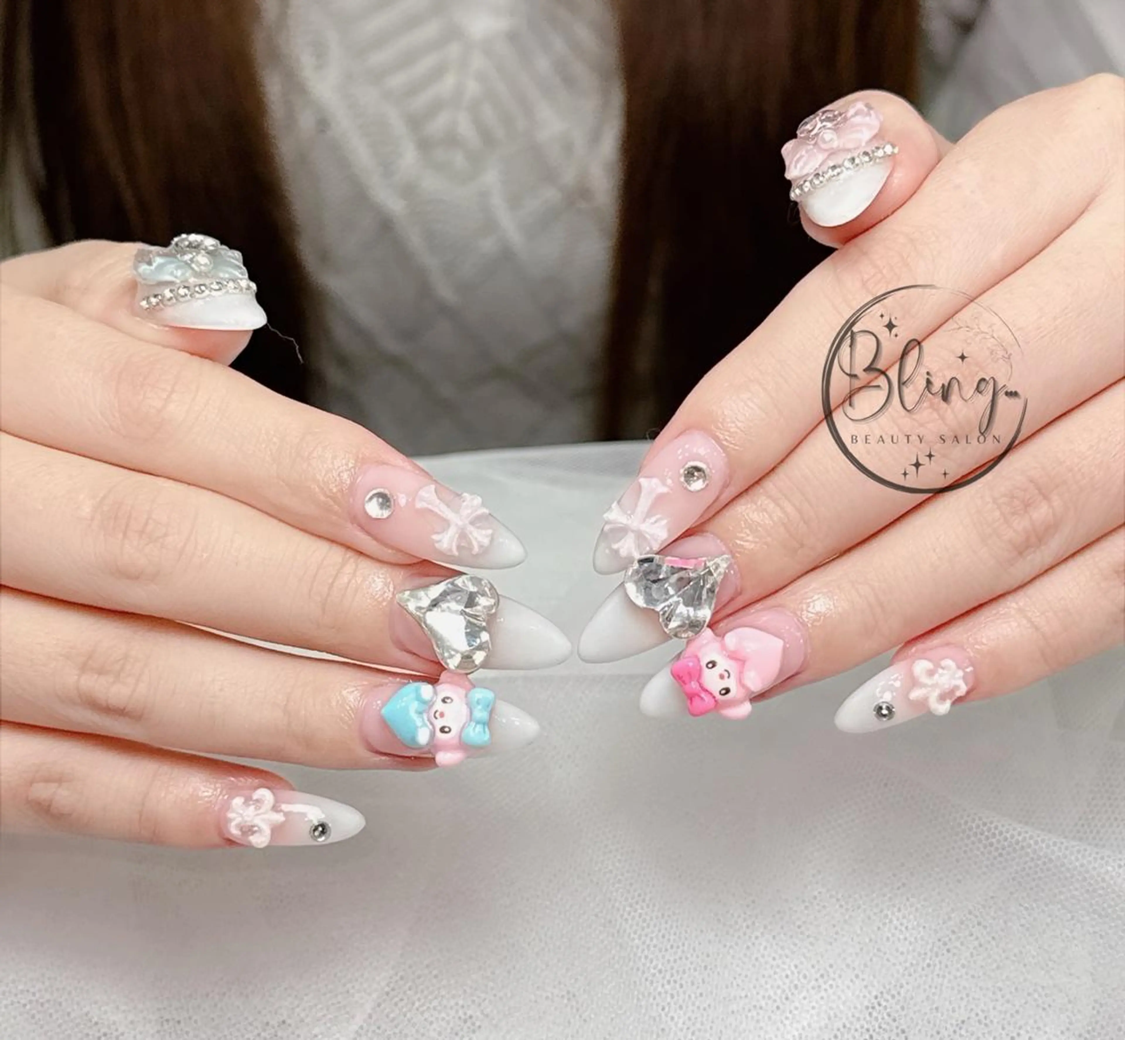 ロング カラー ベージュカラー グラデーションカラー ピンクカラー 韓国風ヘア ハンドネイル ニュ クインのネイルデザイン