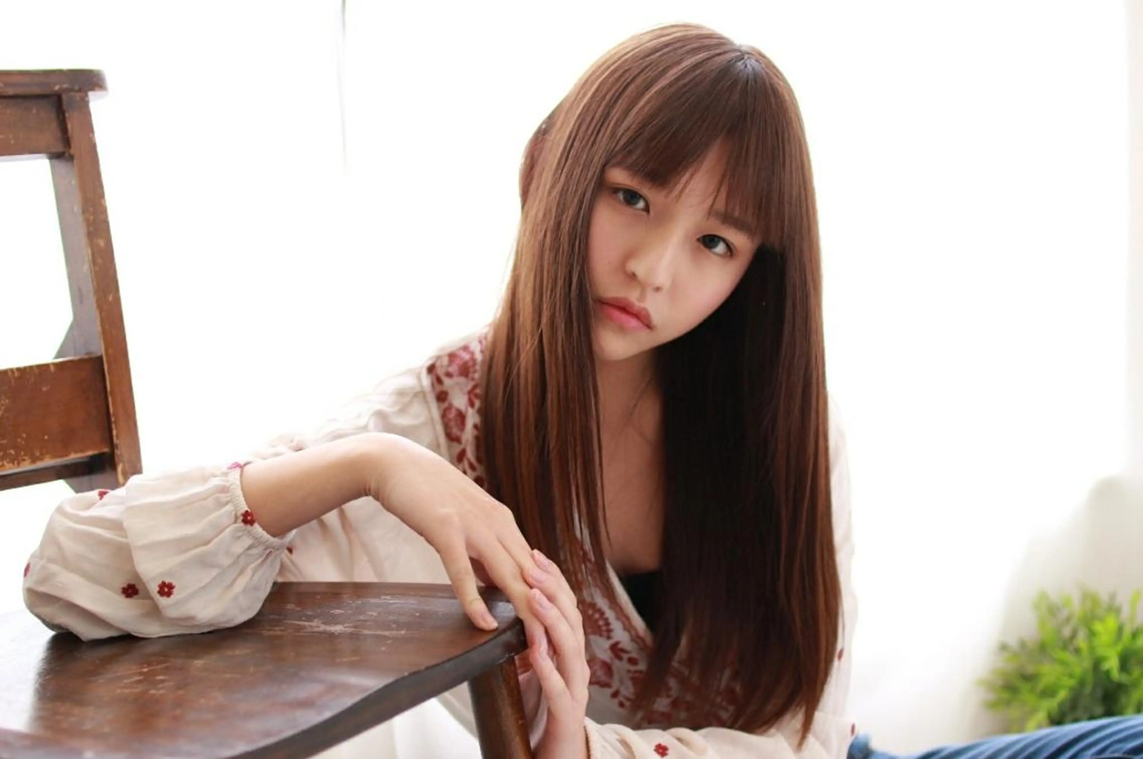 ロング カラー 岩出 俊のヘアスタイル