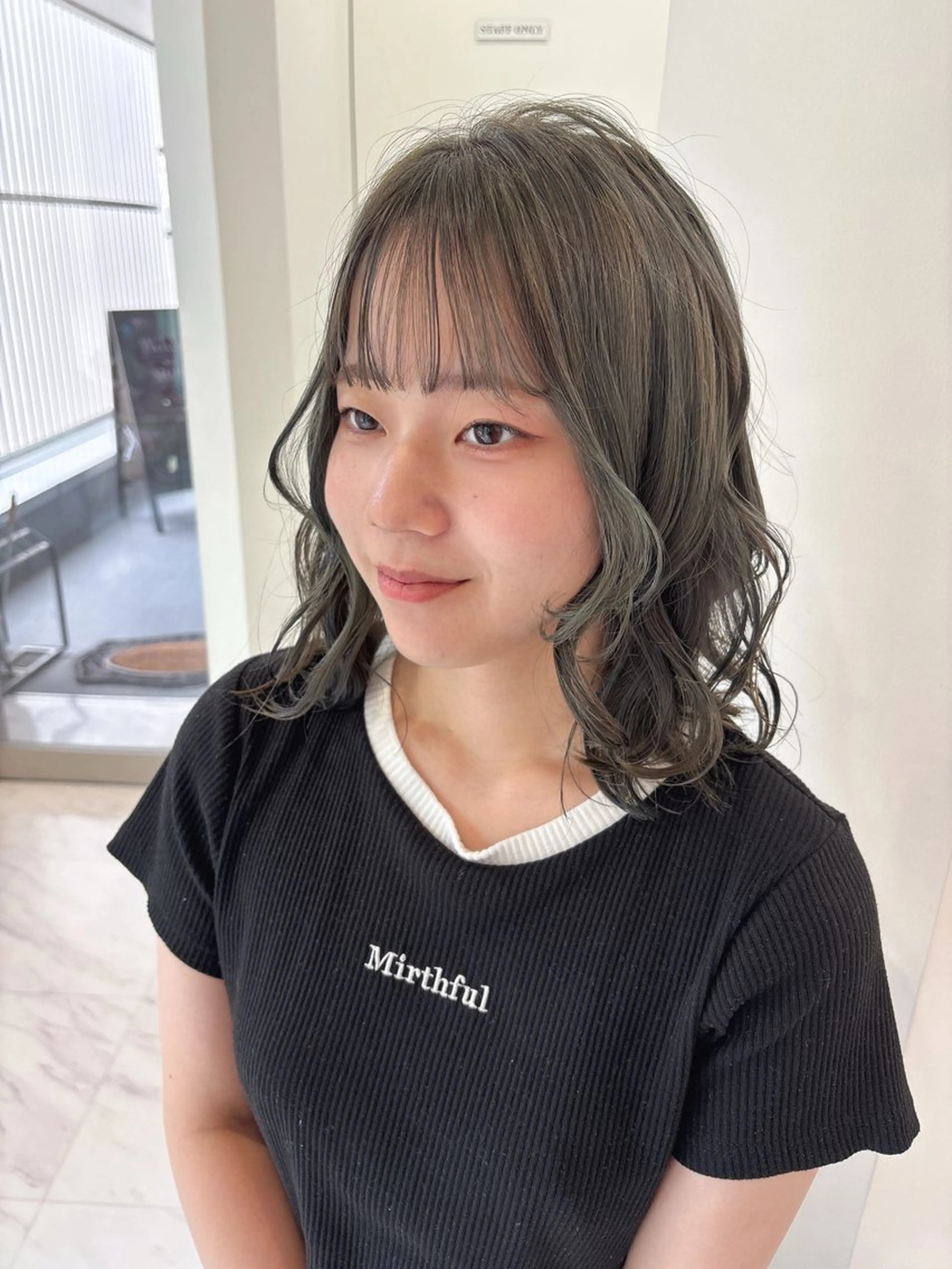 ミディアム カラー ブリーチ グレージュ オリーブグレージュ オリーブグレー カット ヘアカラー SAYAKA 🍒／ボブ／暖色のヘアスタイル