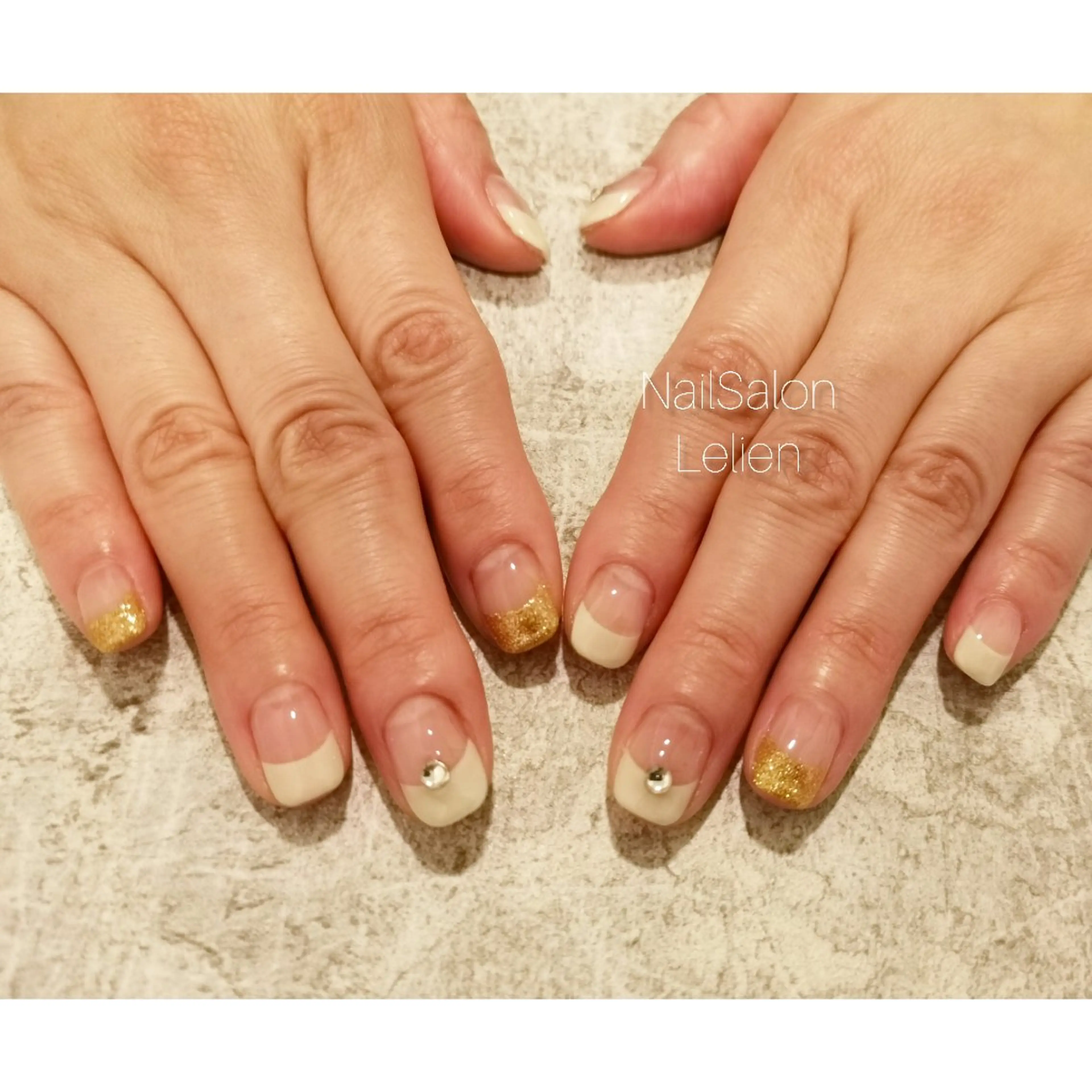 ネイル フレンチネイル ゴールド ホワイト ハンドネイル 人気エリア💖完全個室【ルリエ】所属・ネイルサロン Lelienルリエのネイルデザイン
