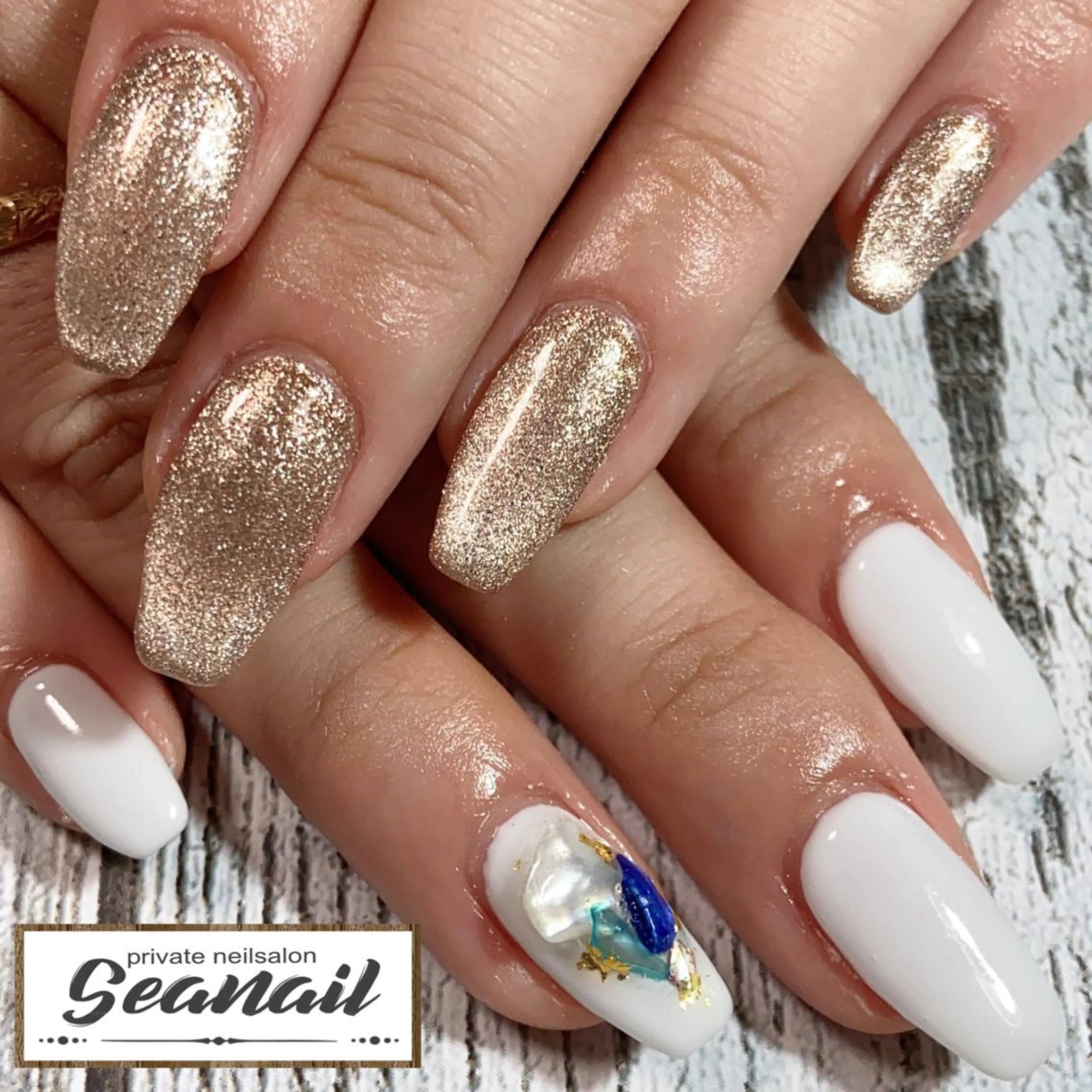 ネイル アートネイル フットネイル ジェルネイル ゴールド マグネットネイル 小尾 栞のネイルデザイン