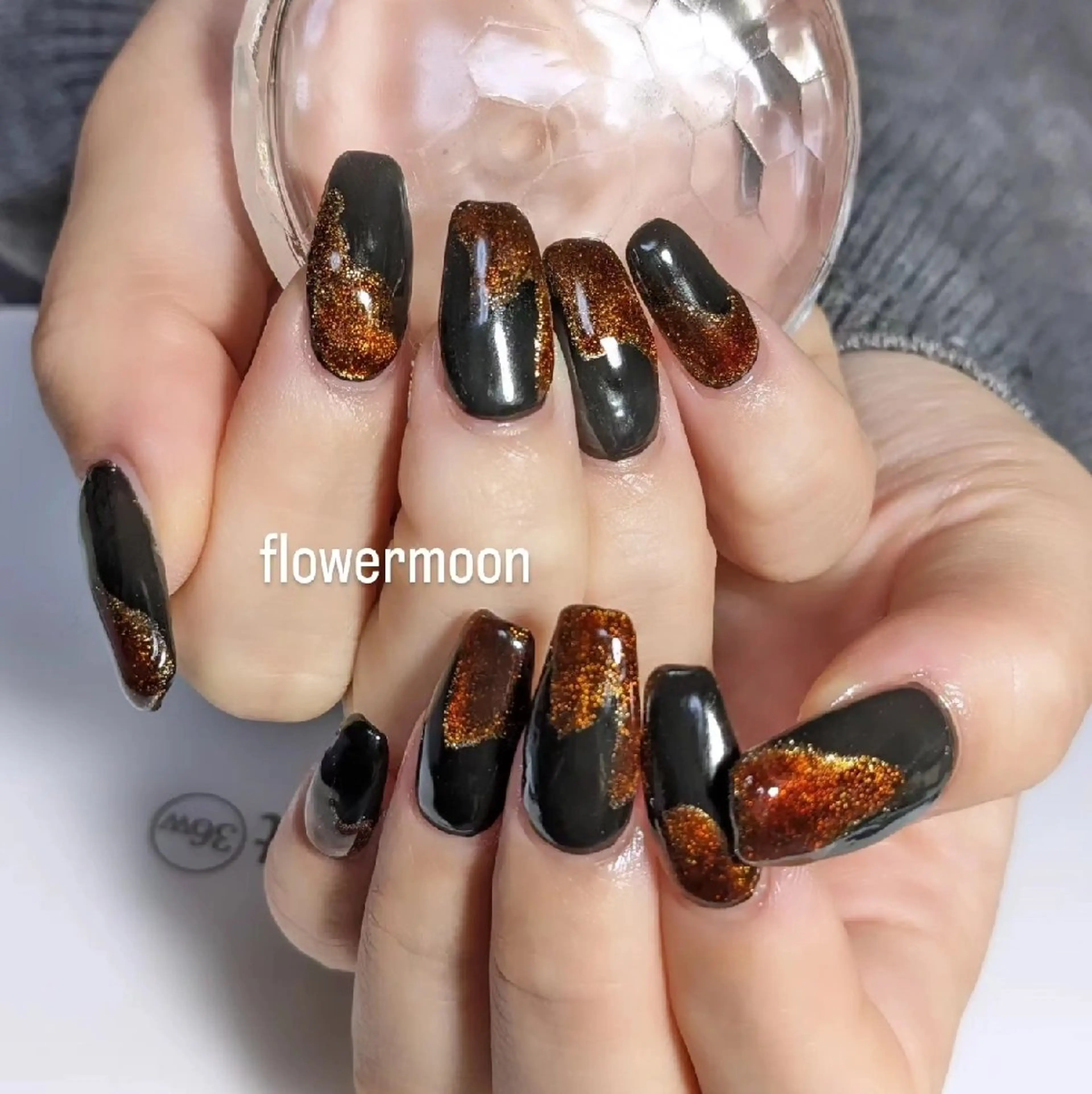 ネイル ニュアンスネイル フラワー ムーンのネイルデザイン