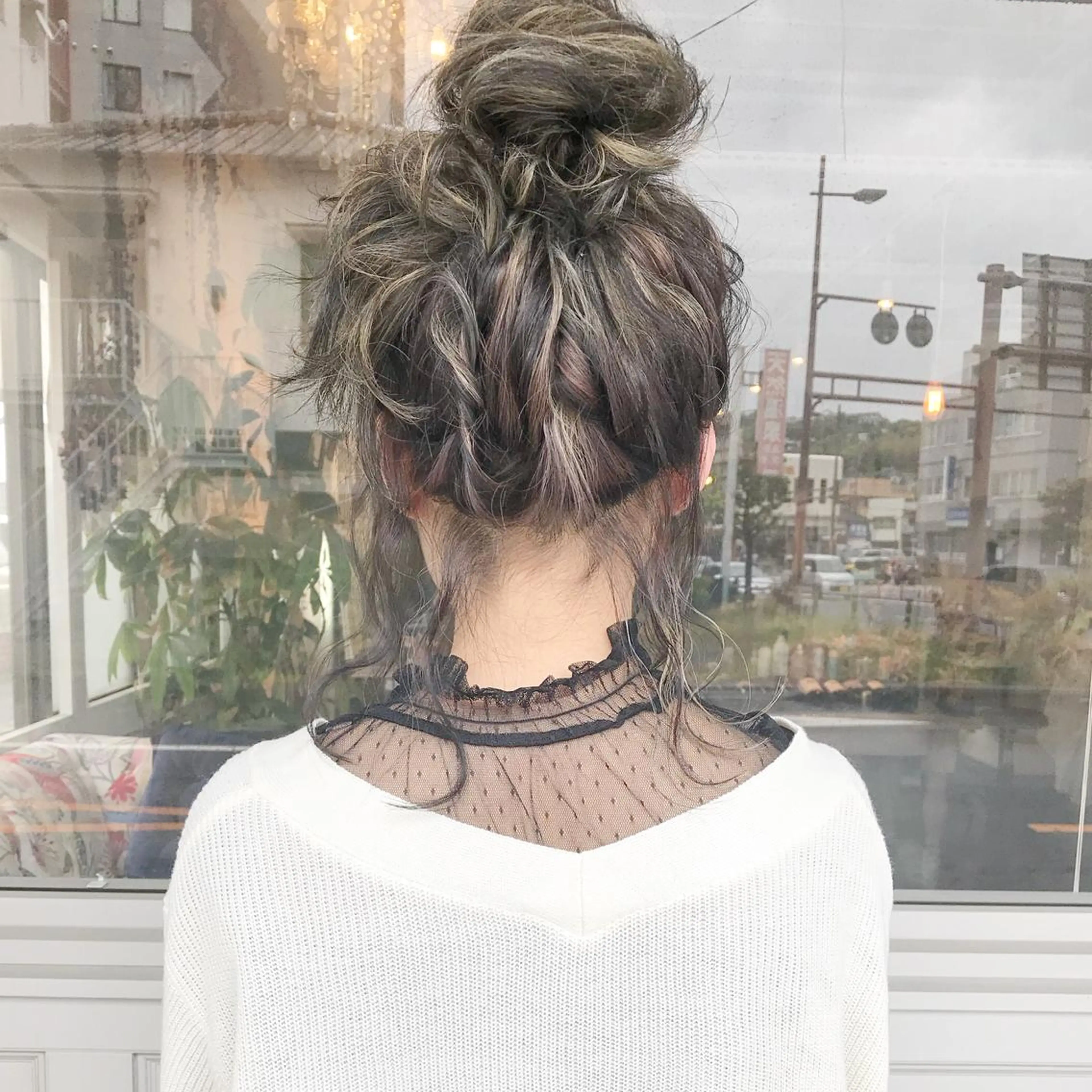 セミロング カラー ヘアアレンジ バレイヤージュ ブリーチ グラデーションカラー ハイライトカラー ハイトーンカラー Mariana/ 鶴原-ハイライトのヘアスタイル