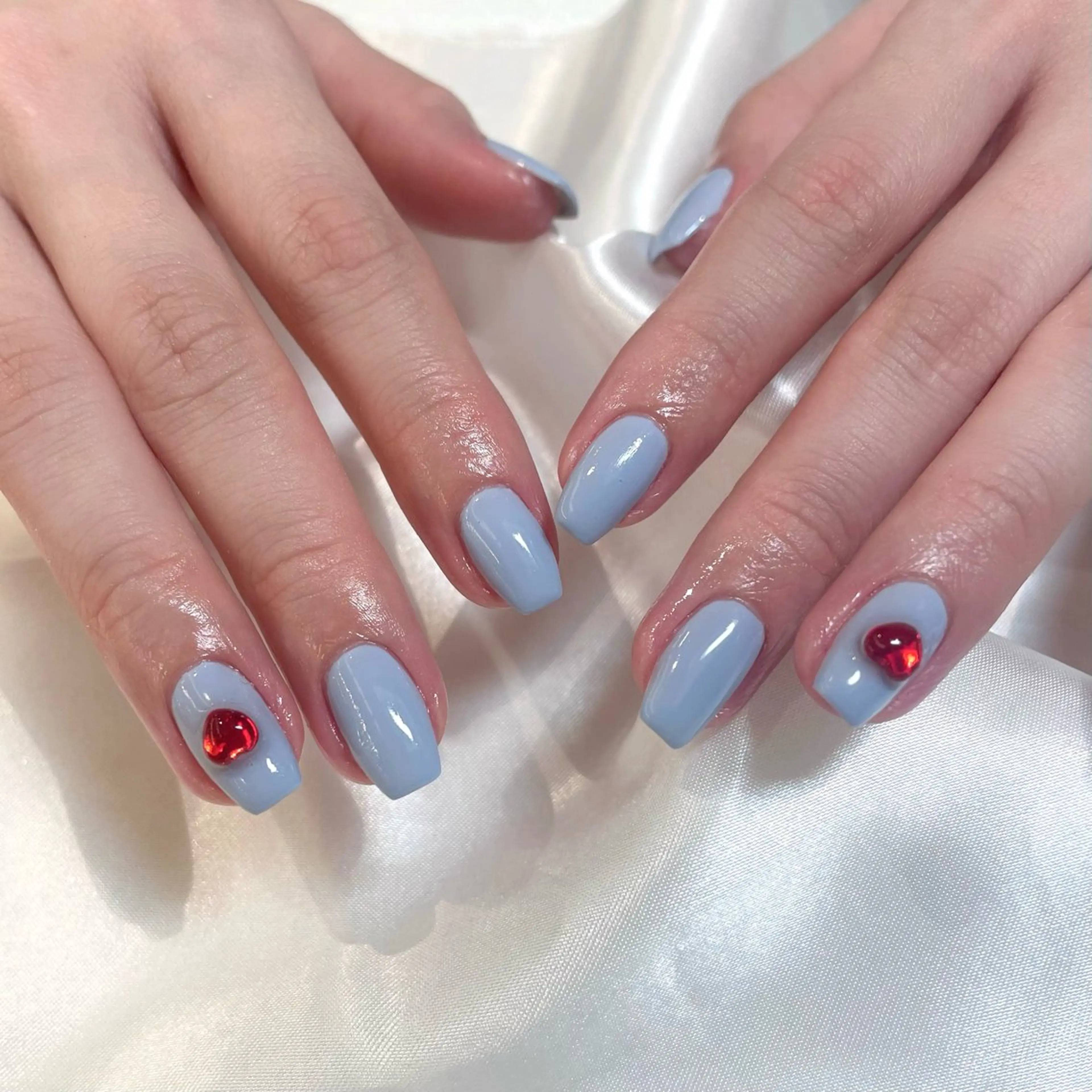 ネイル ハート 水色 赤色 春ネイル ハンドネイル Tsuki🌙/渋谷 /パラジェルのネイルデザイン