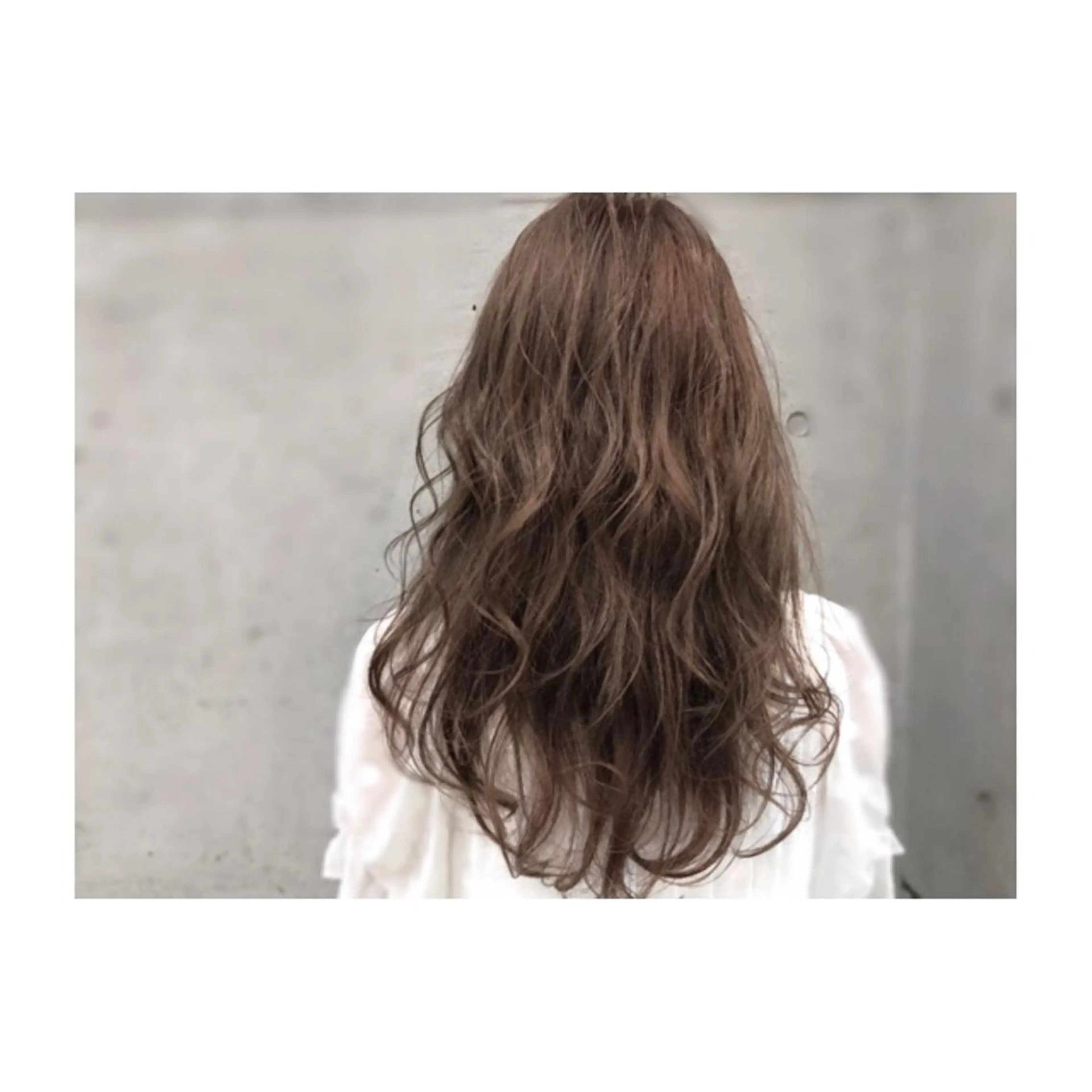 ロング カラー グレージュ 大栗 佑也  髪質改善のヘアスタイル