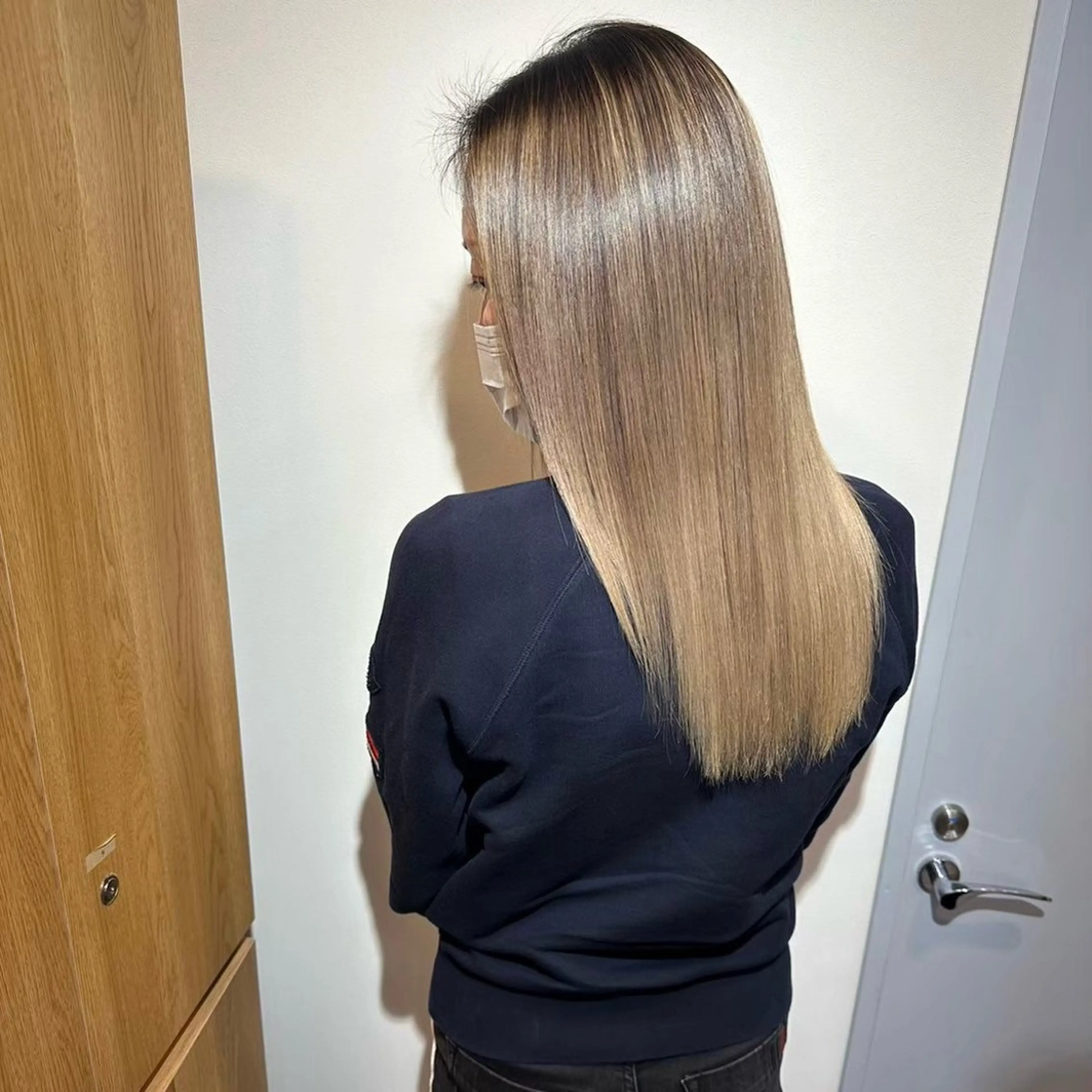 ロング 岡田 佳子のヘアスタイル