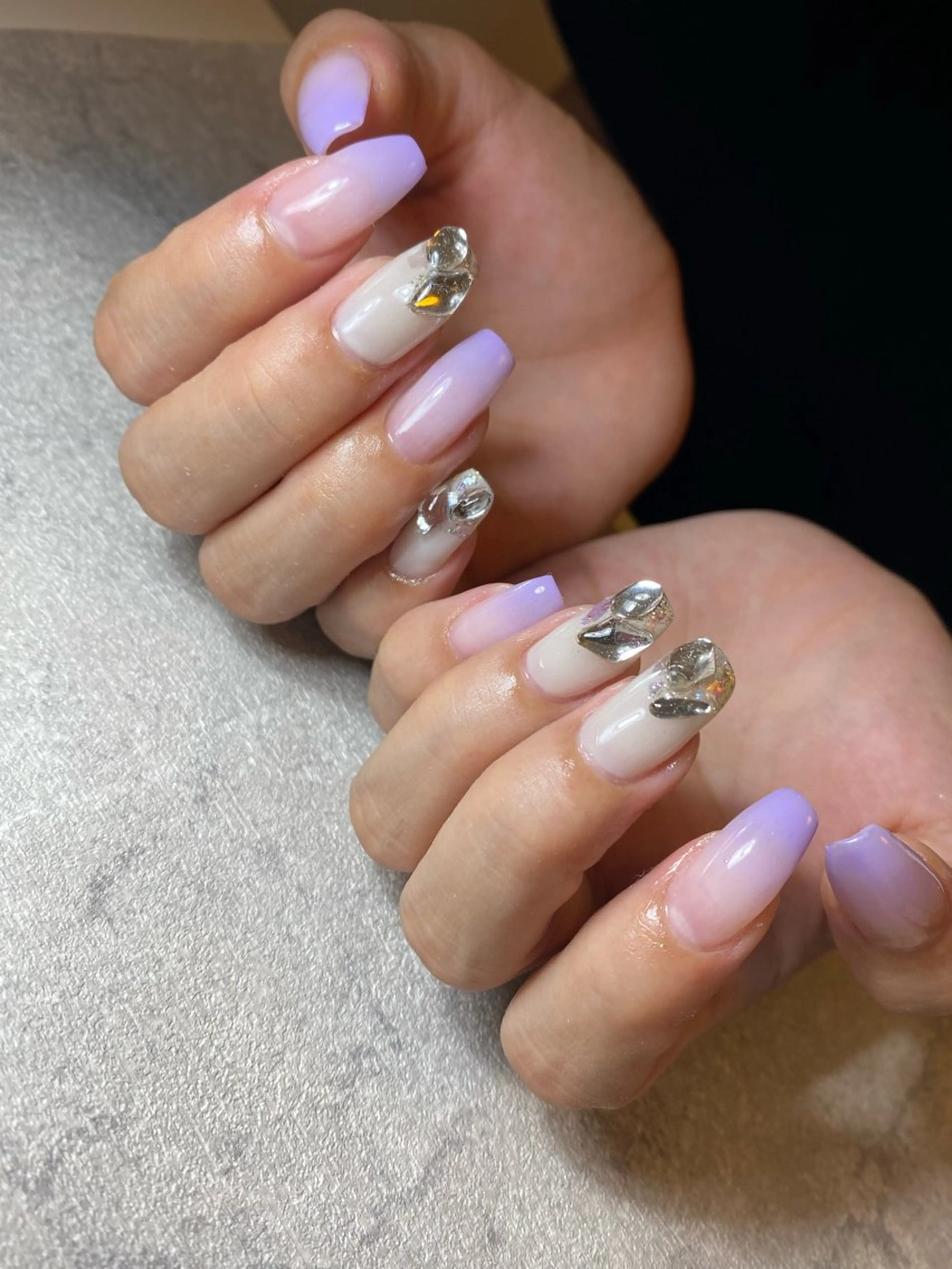 ネイル グラデーション キラキラネイル パープル a... nailのネイルデザイン