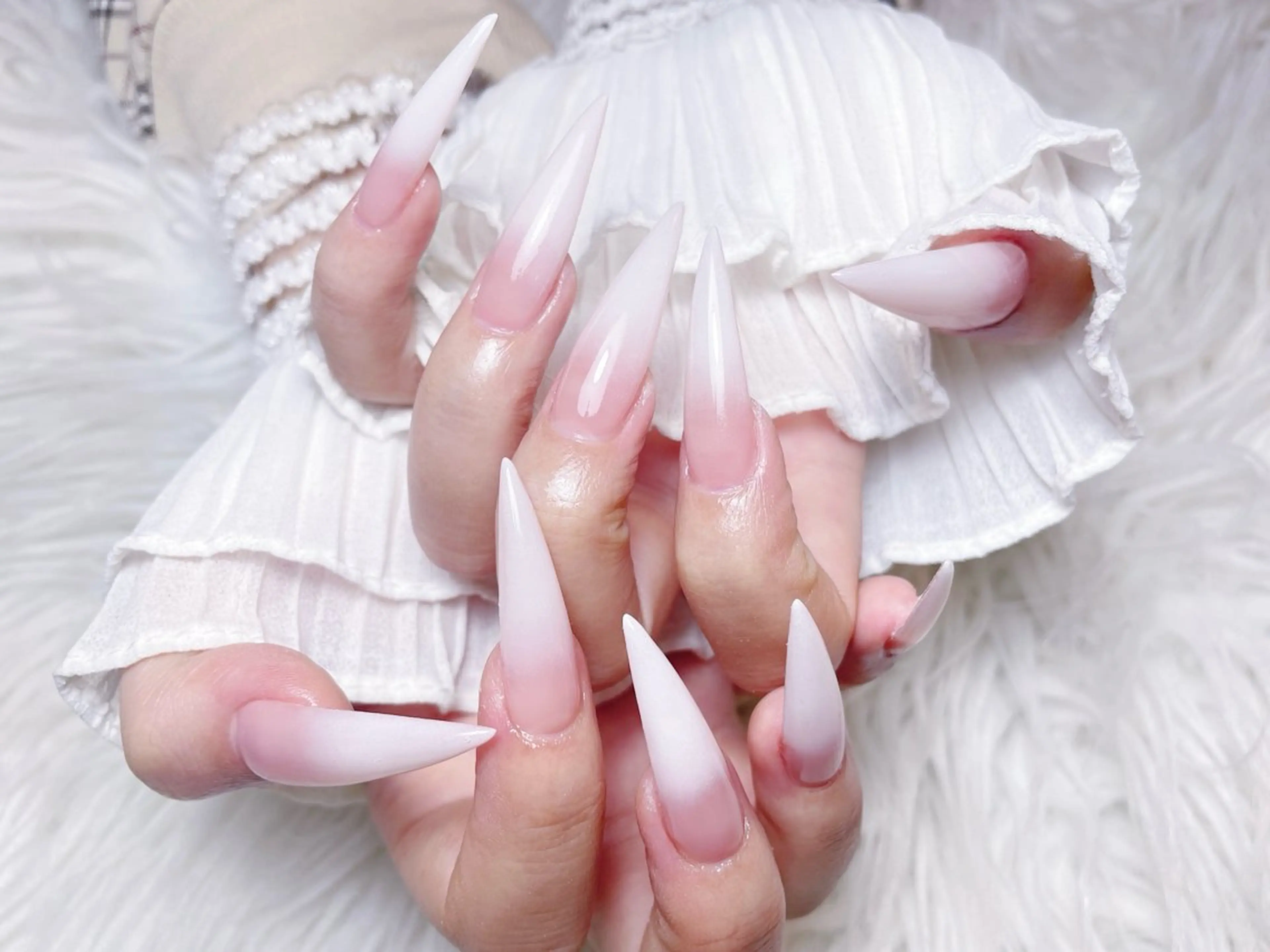 ネイル チークネイル 長さ出し フラワーネイル フレンチネイル ガーリー ハンドネイル NEW NAIL 池袋のネイルデザイン