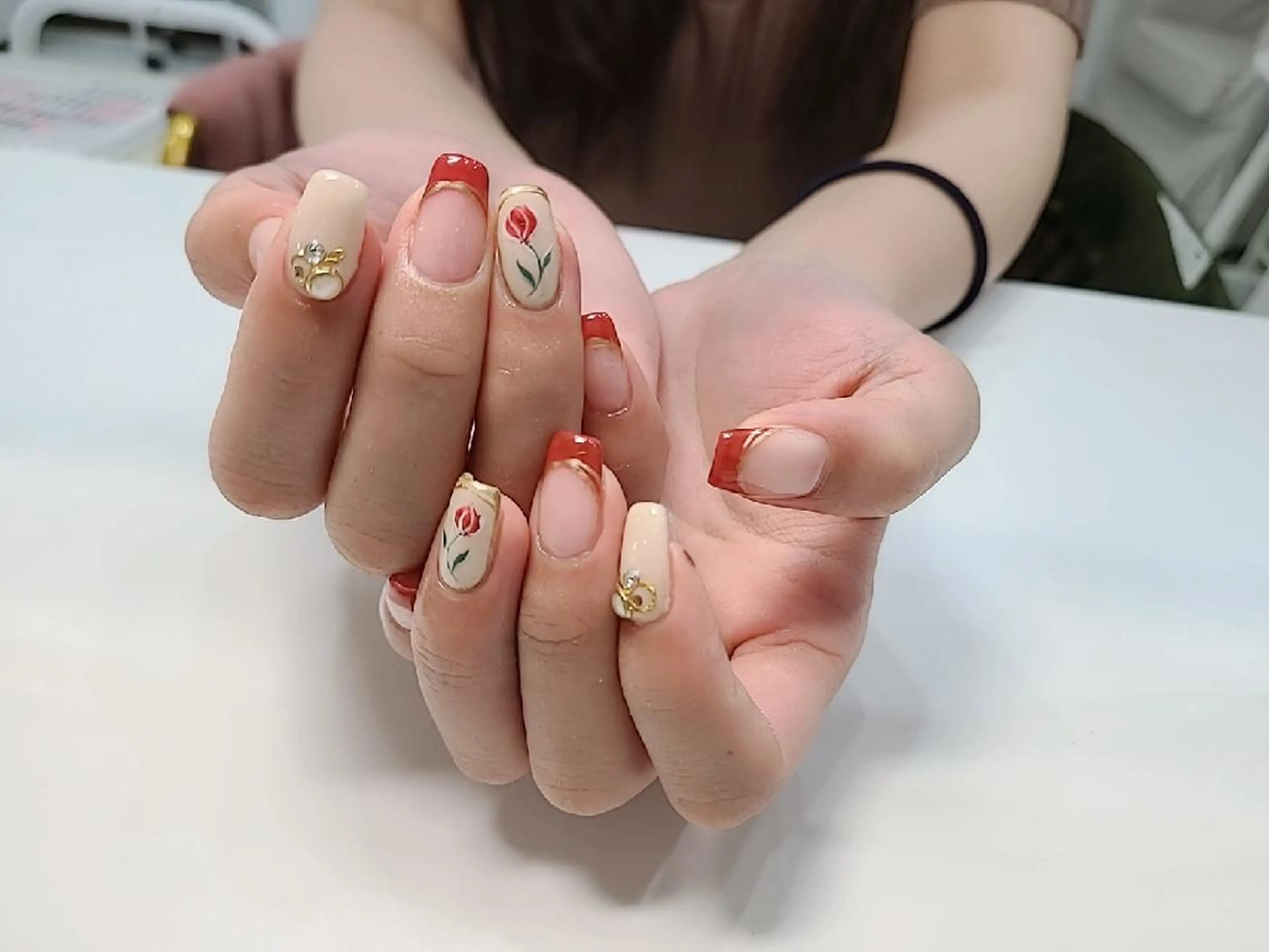 ネイル マツエク・マツパ アートネイル ビーケア自由が丘所属・えみ えみのネイルデザイン