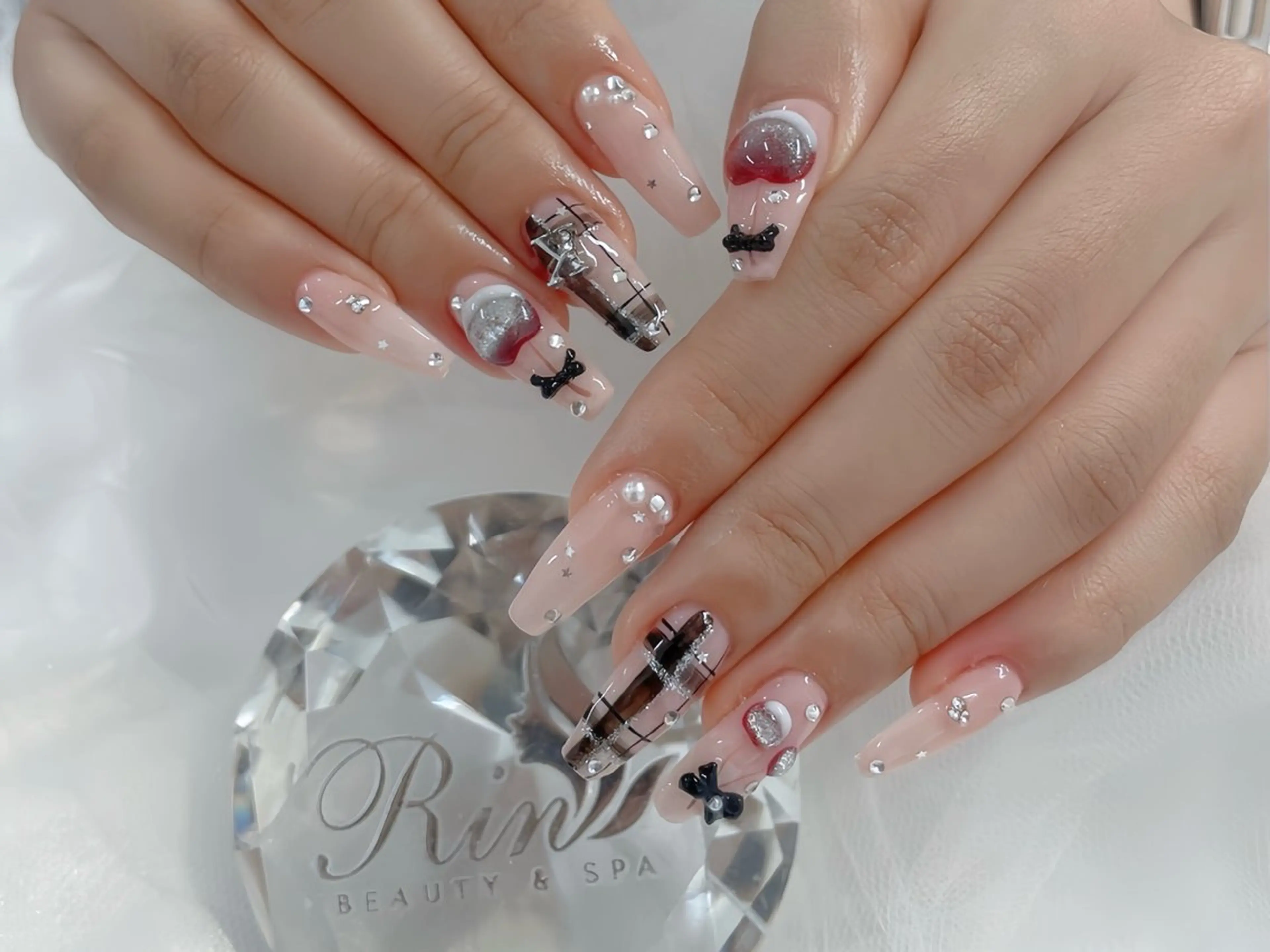 ネイル アートネイル チークネイル ジェルネイル ロングネイル マグネットネイル ハンドネイル Rin Nail 新大久保店のネイルデザイン