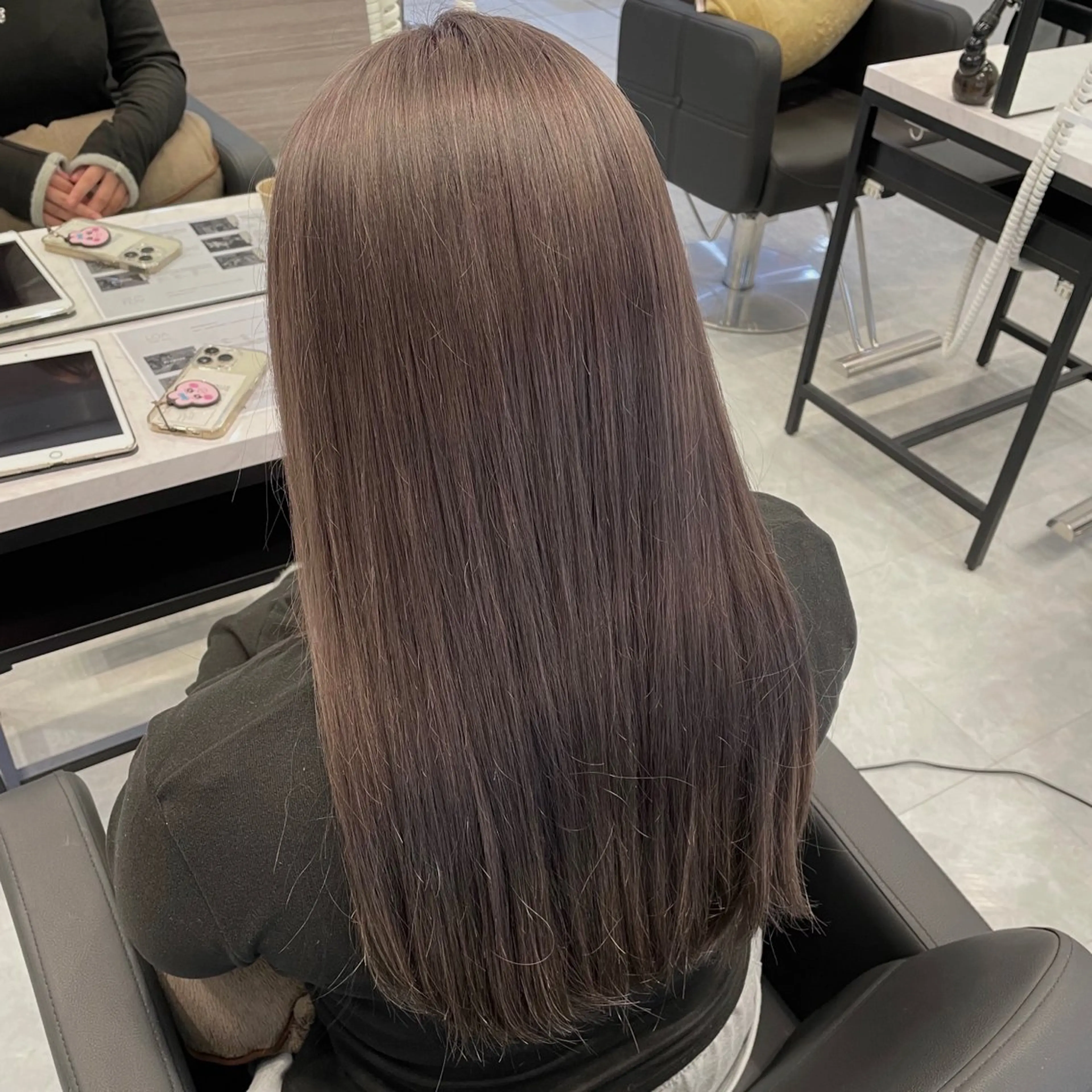 カラー ブリーチ 透明感カラー ダブルカラー グレージュ ヘアカラー AINE 🧚🏻‍♀️のヘアスタイル