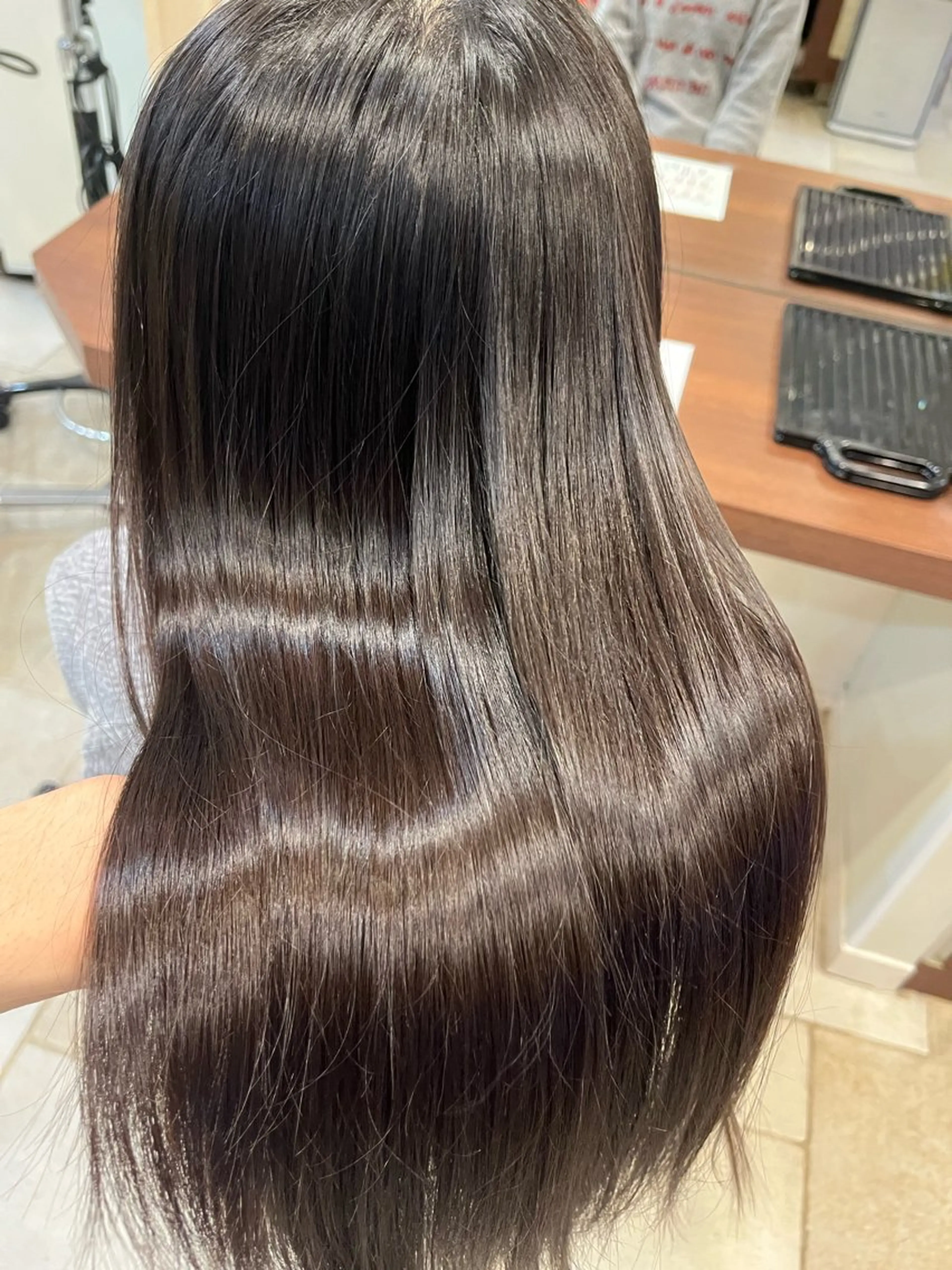 セミロング パーマ 縮毛矯正 大人透明感艶カラー 寺田稜のヘアスタイル