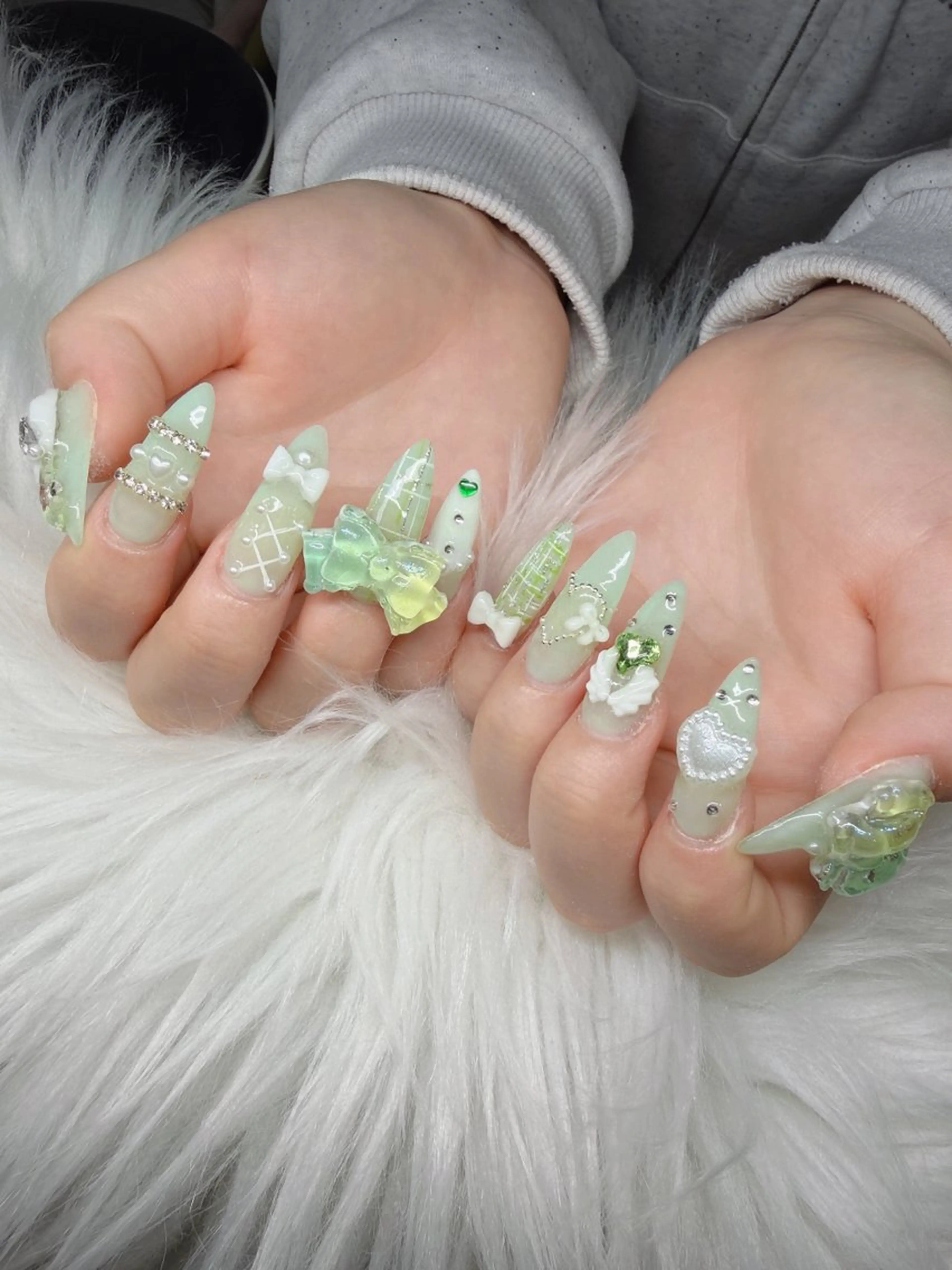 ネイル 長さ出し グラデーション 卒業式 キラキラネイル マグネットネイル Lee Nailsのネイルデザイン