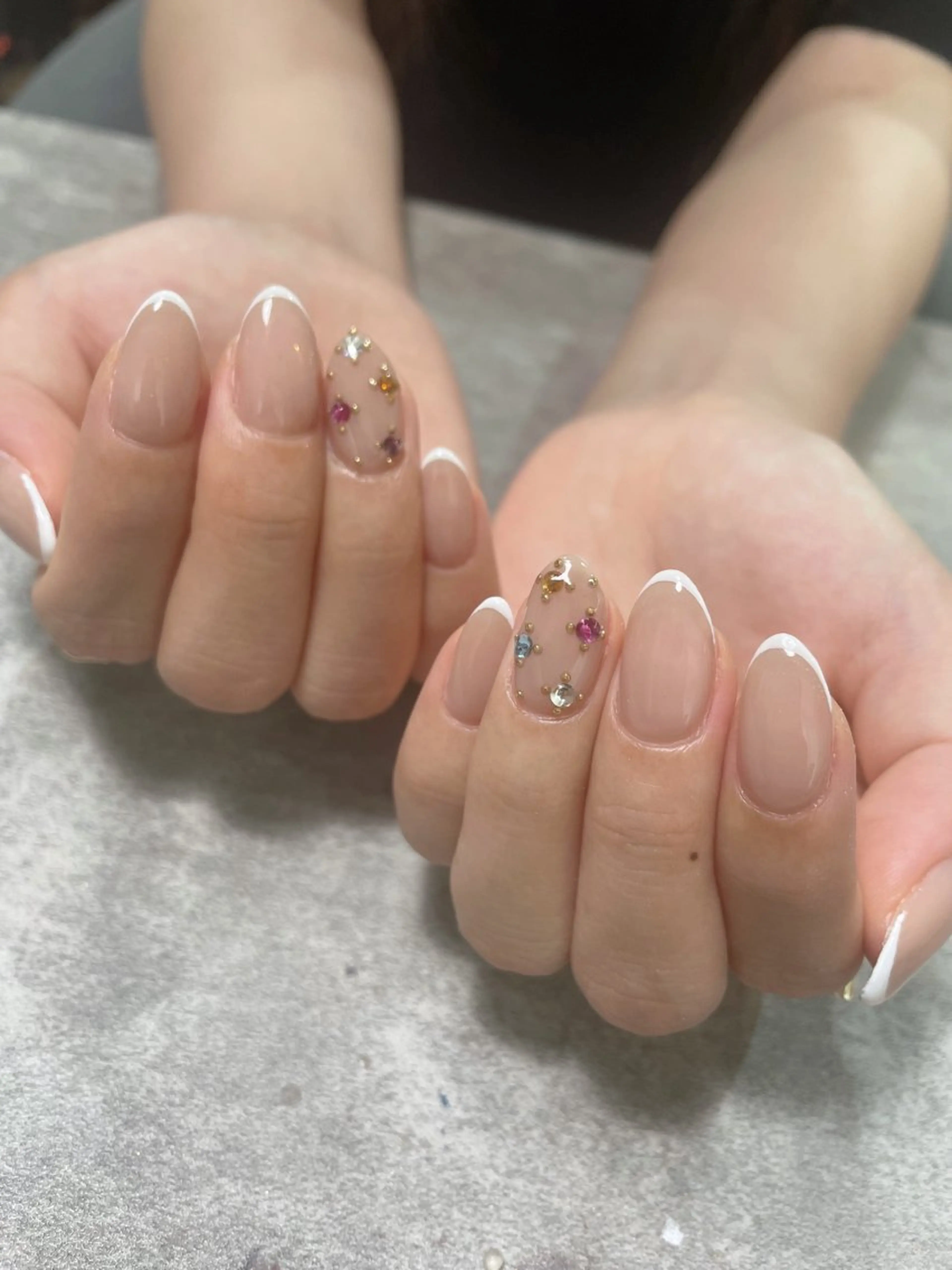 ネイル フレンチネイル シンプルネイル ストーンネイル ホワイト ハンドネイル ma riのネイルデザイン