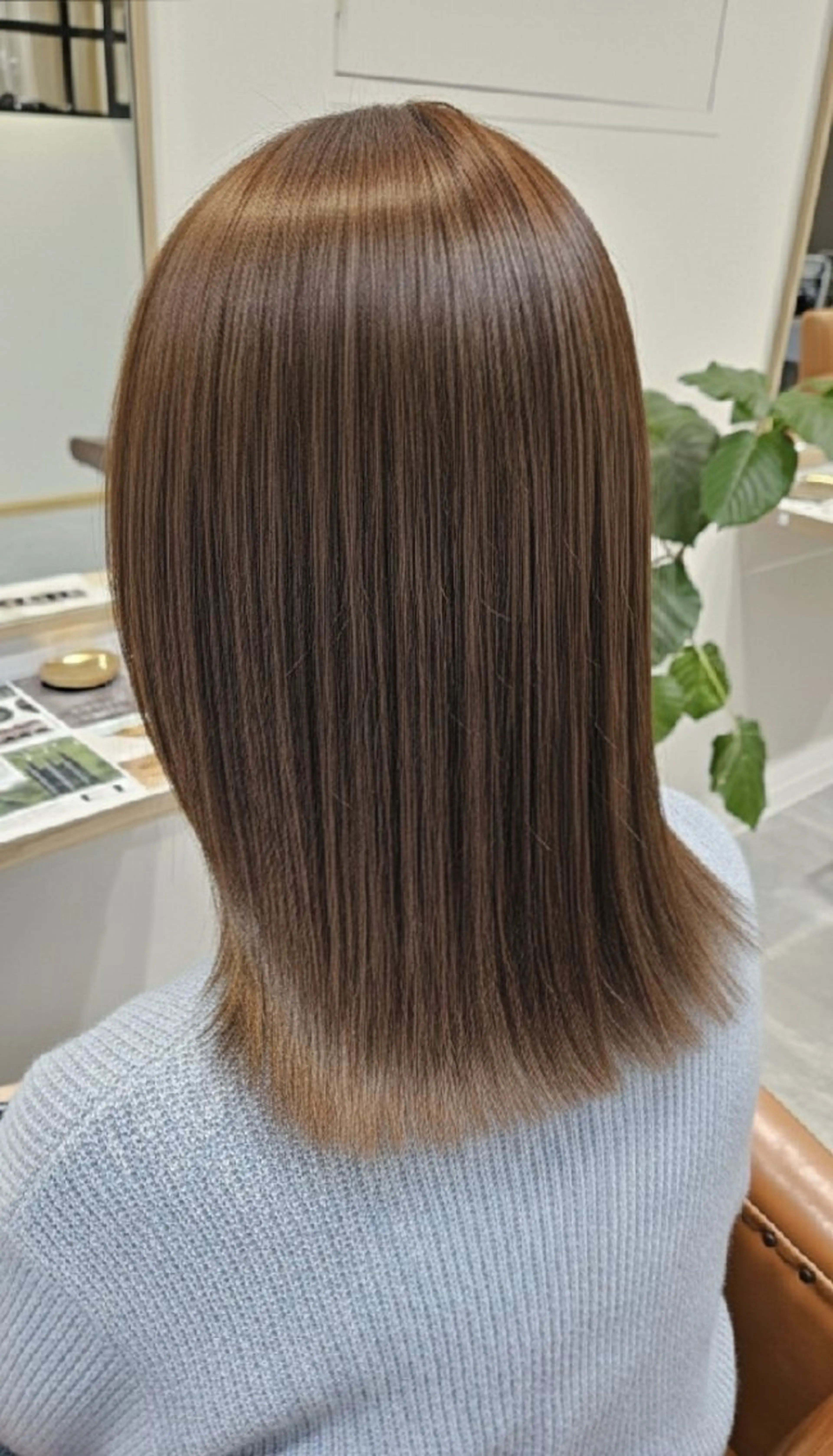 ミディアム カラー 切りっぱなしボブ ボブ 顔周りカット 外ハネヘア powder hair luminity所属・田中 雄太のヘアスタイル