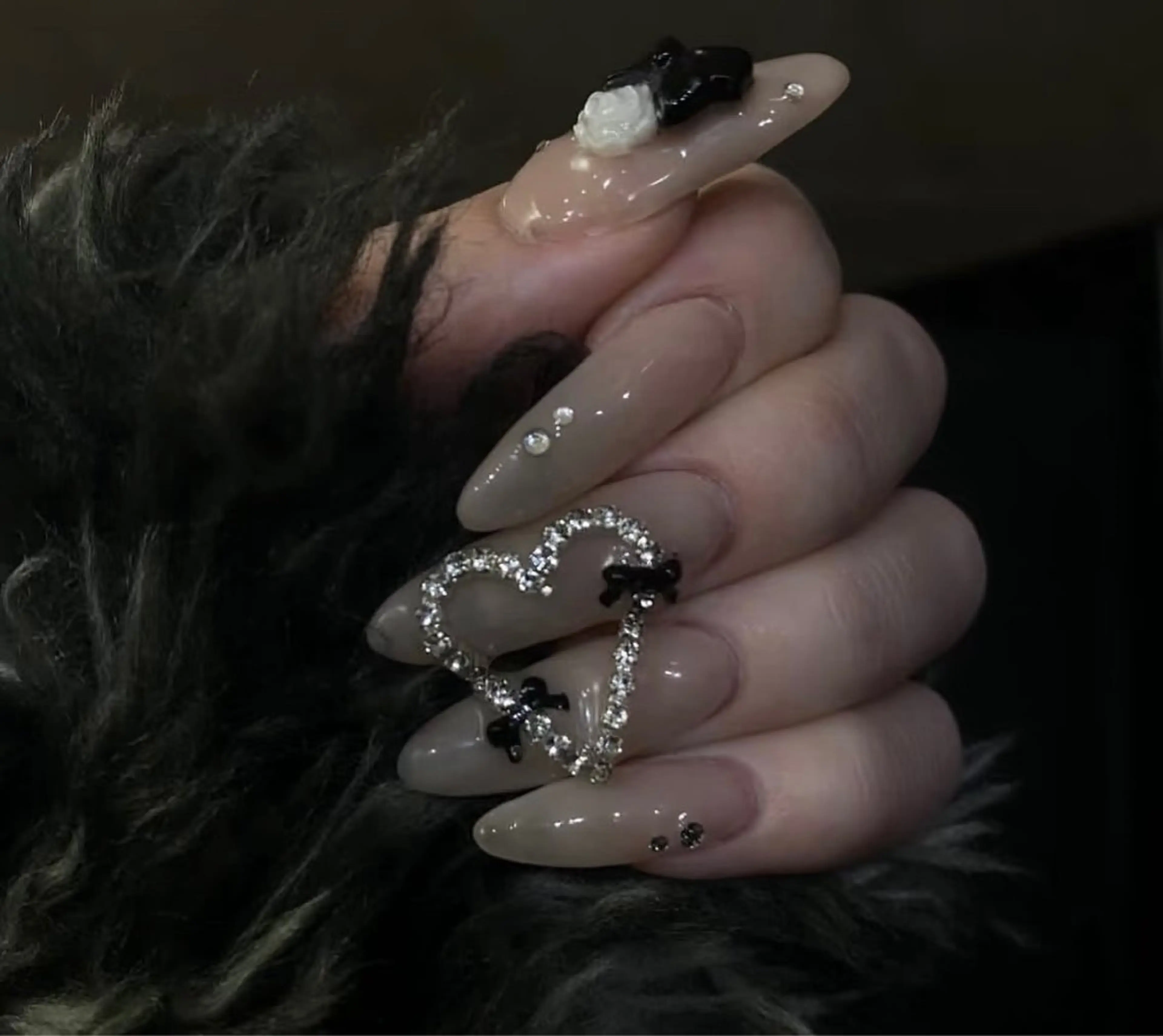 ネイル チークネイル フレンチネイル ジェルネイル ガーリー キラキラネイル ハンドネイル 高橋 雪のネイルデザイン