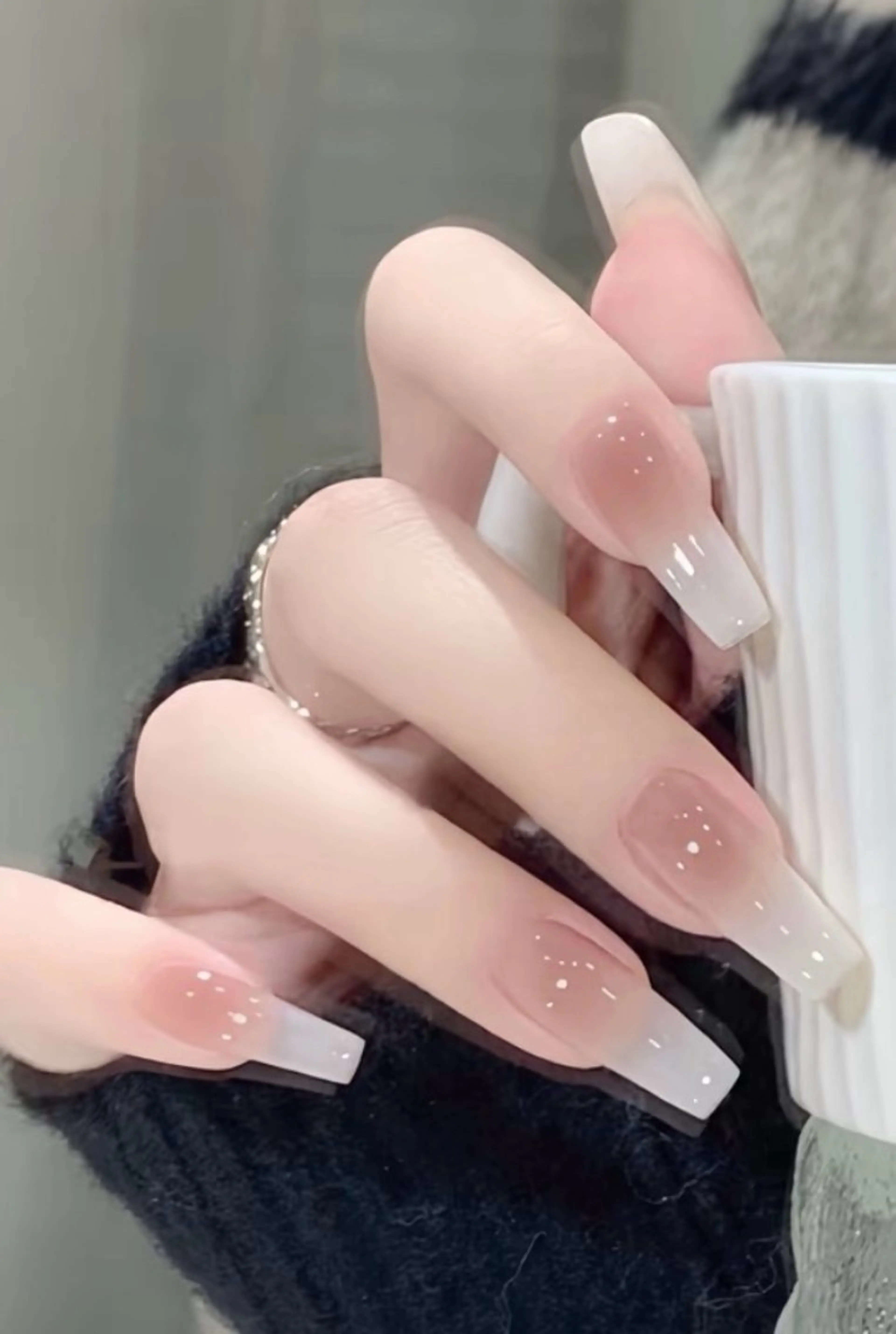 ネイル チークネイル 長さ出し フラワーネイル フレンチネイル ガーリー sun nail池袋 モデル募集のネイルデザイン